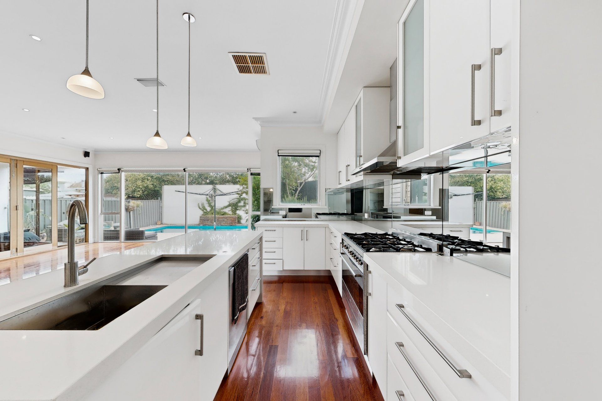 15 Suffolk Avenue, Coburg image 2