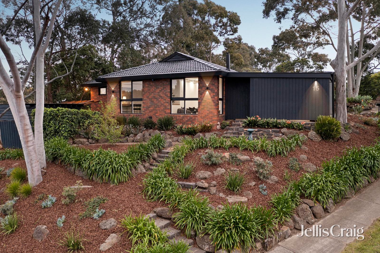 15 Sunderland Rise, Greensborough image 1