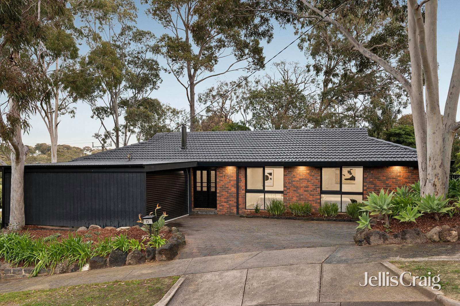 15 Sunderland Rise, Greensborough image 2