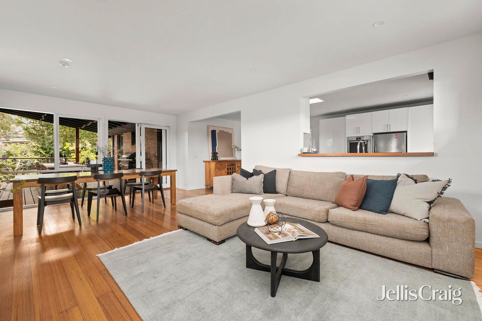 15 Sunderland Rise, Greensborough image 5