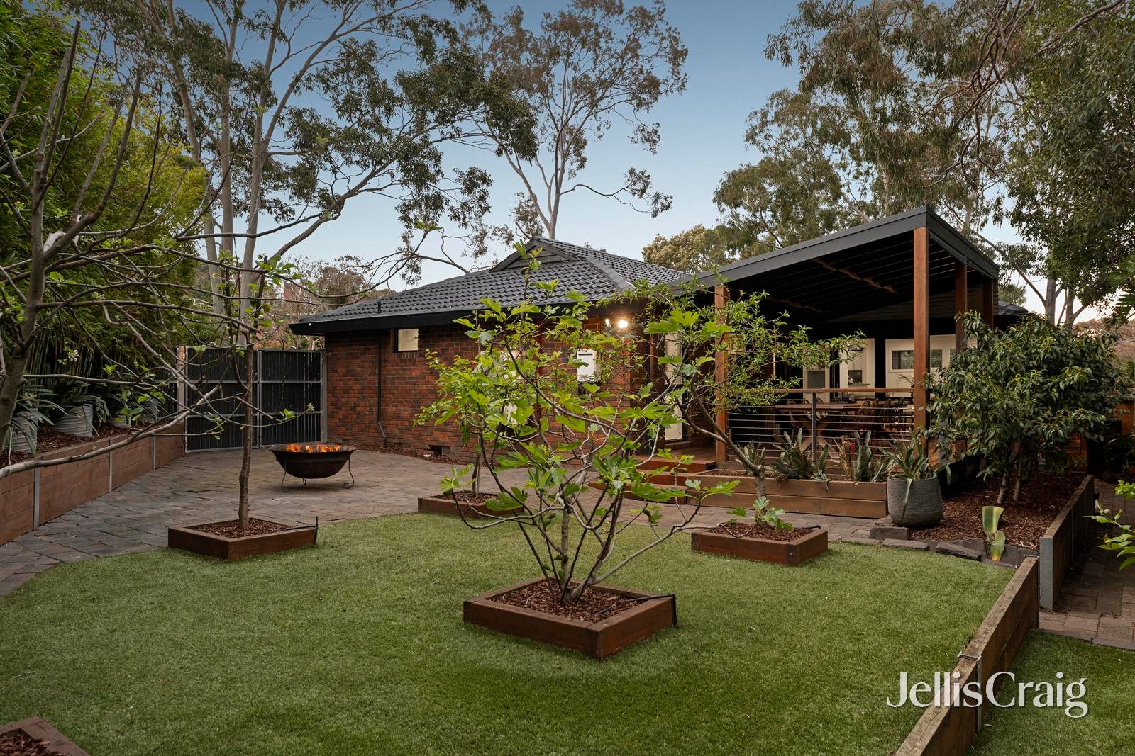 15 Sunderland Rise, Greensborough image 17