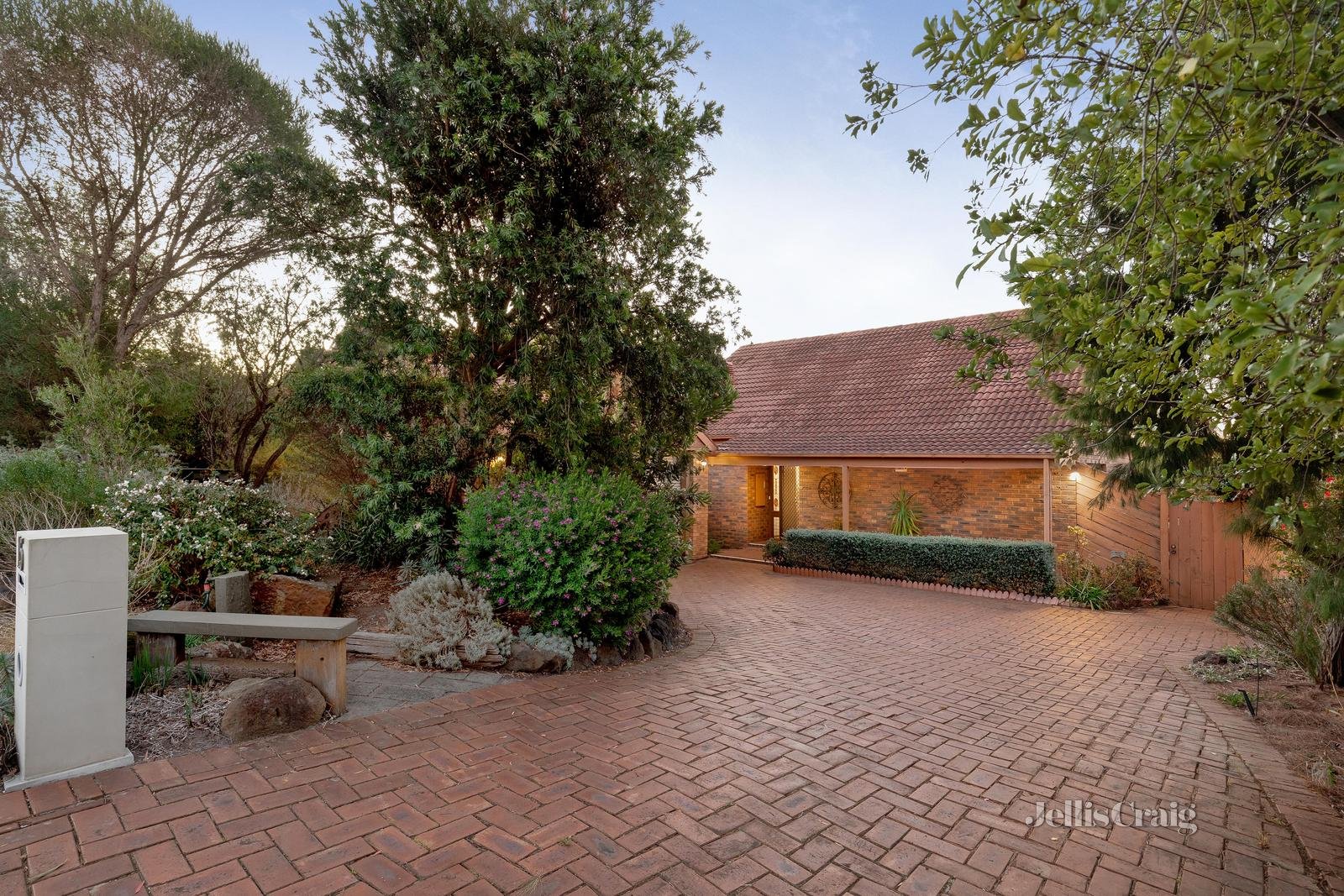 15 Sunrise Drive, Greensborough image 1