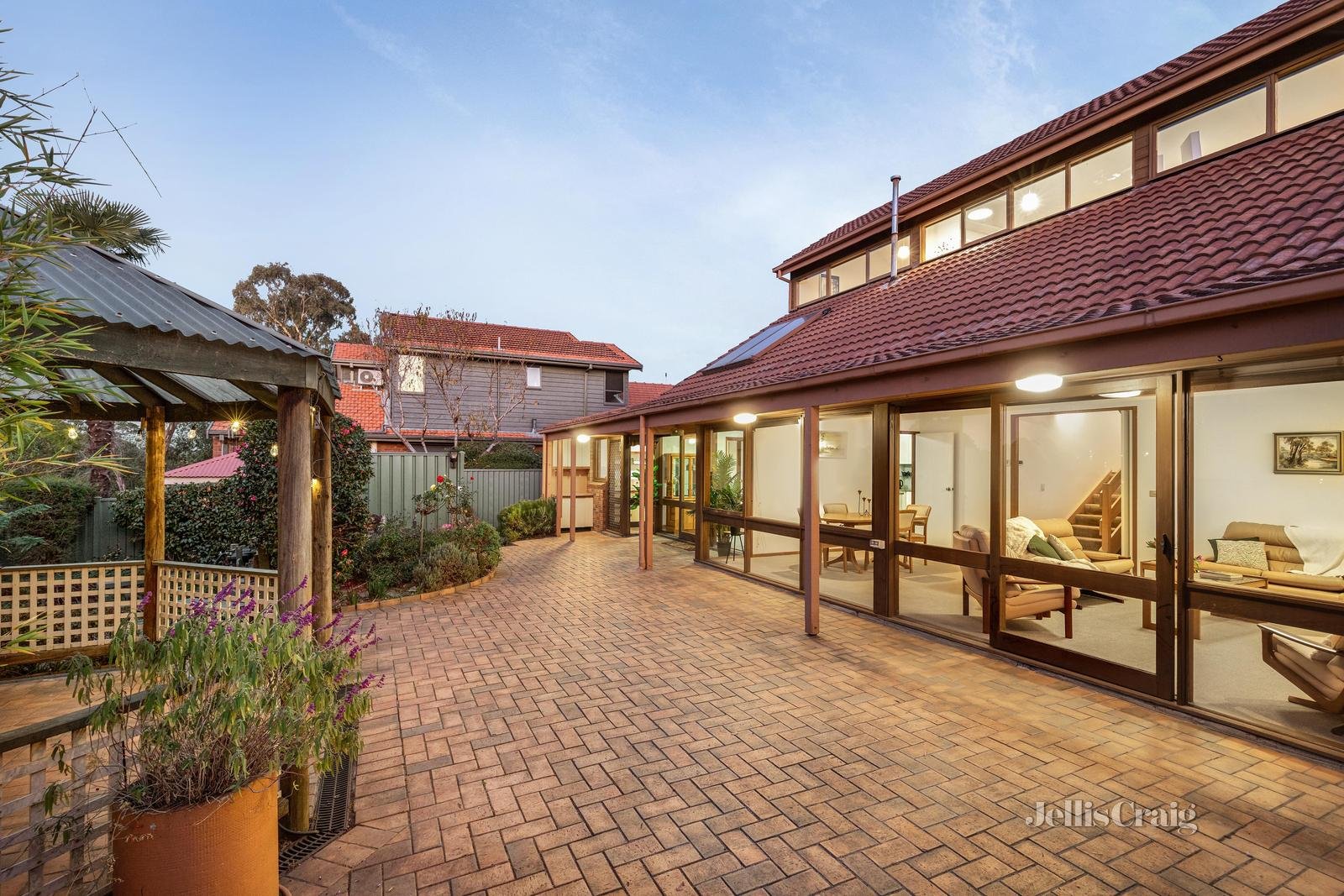 15 Sunrise Drive, Greensborough image 2