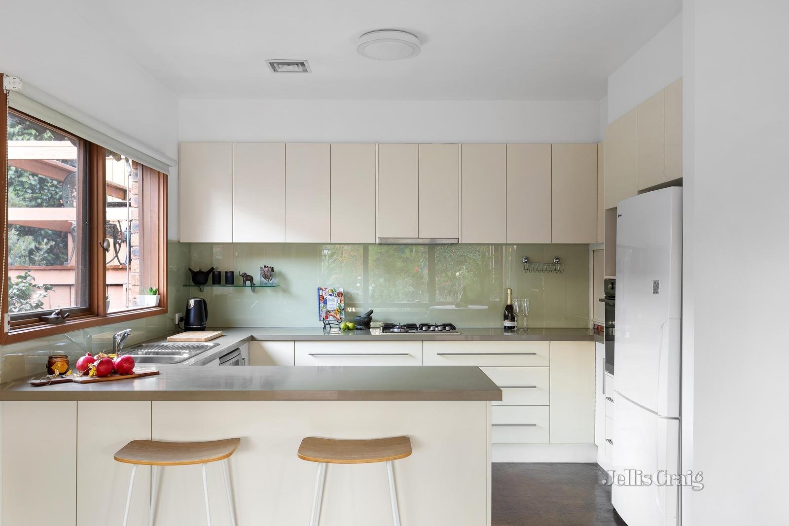 15 Sunrise Drive, Greensborough image 6
