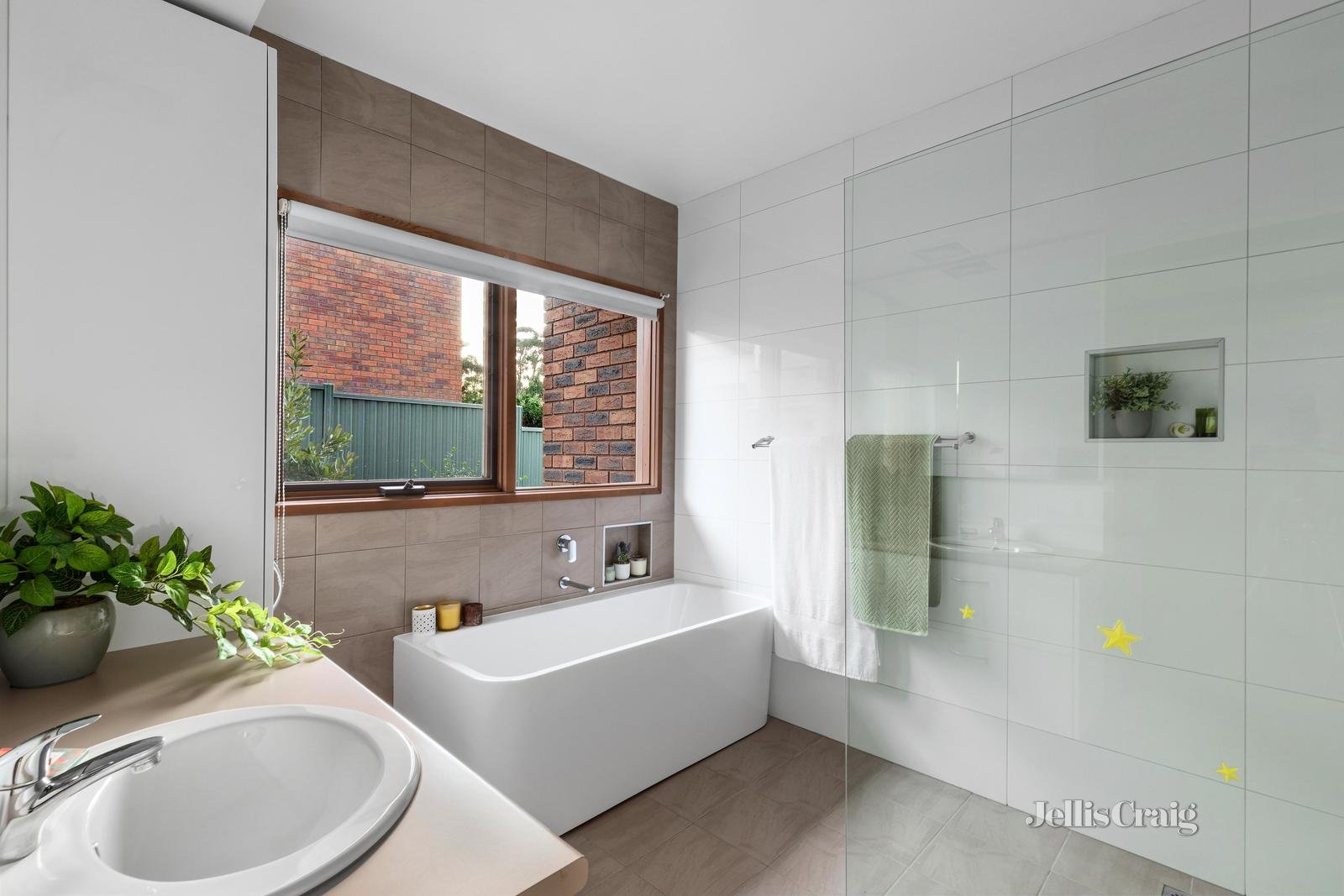 15 Sunrise Drive, Greensborough image 10