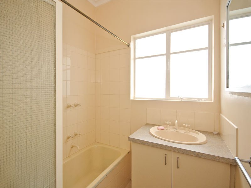 15 Sweetland Road, Box Hill image 4