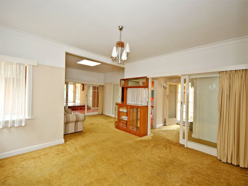 15 Sweetland Road, Box Hill image 5