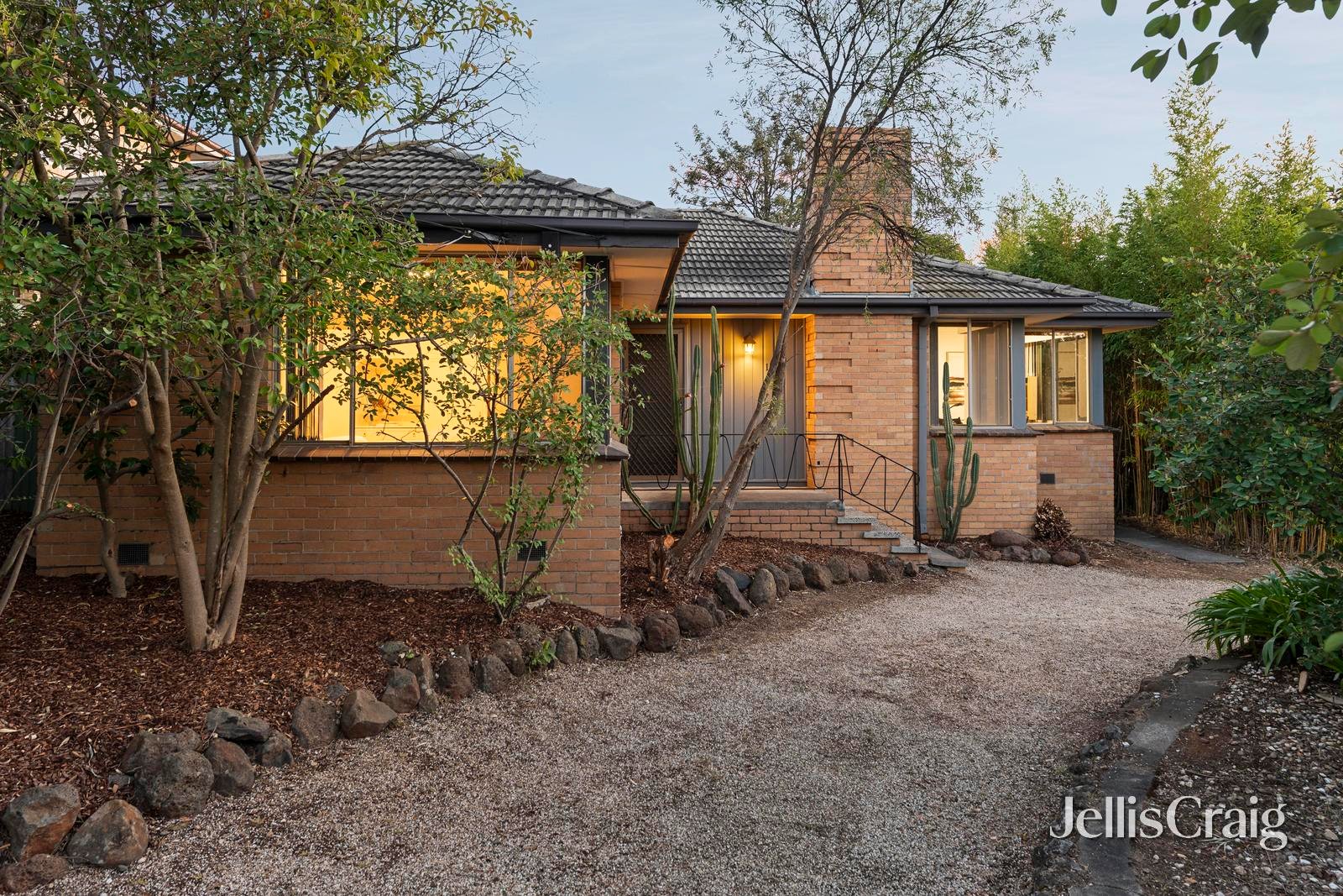 15 Sylvia Street, Viewbank image 1