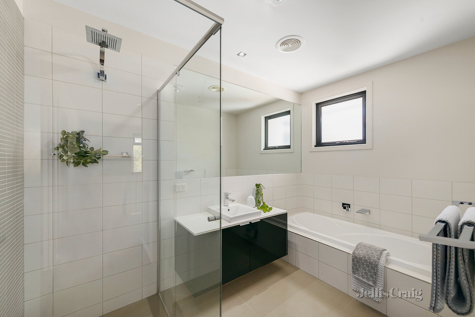1/5 Talford Street, Doncaster East image 5