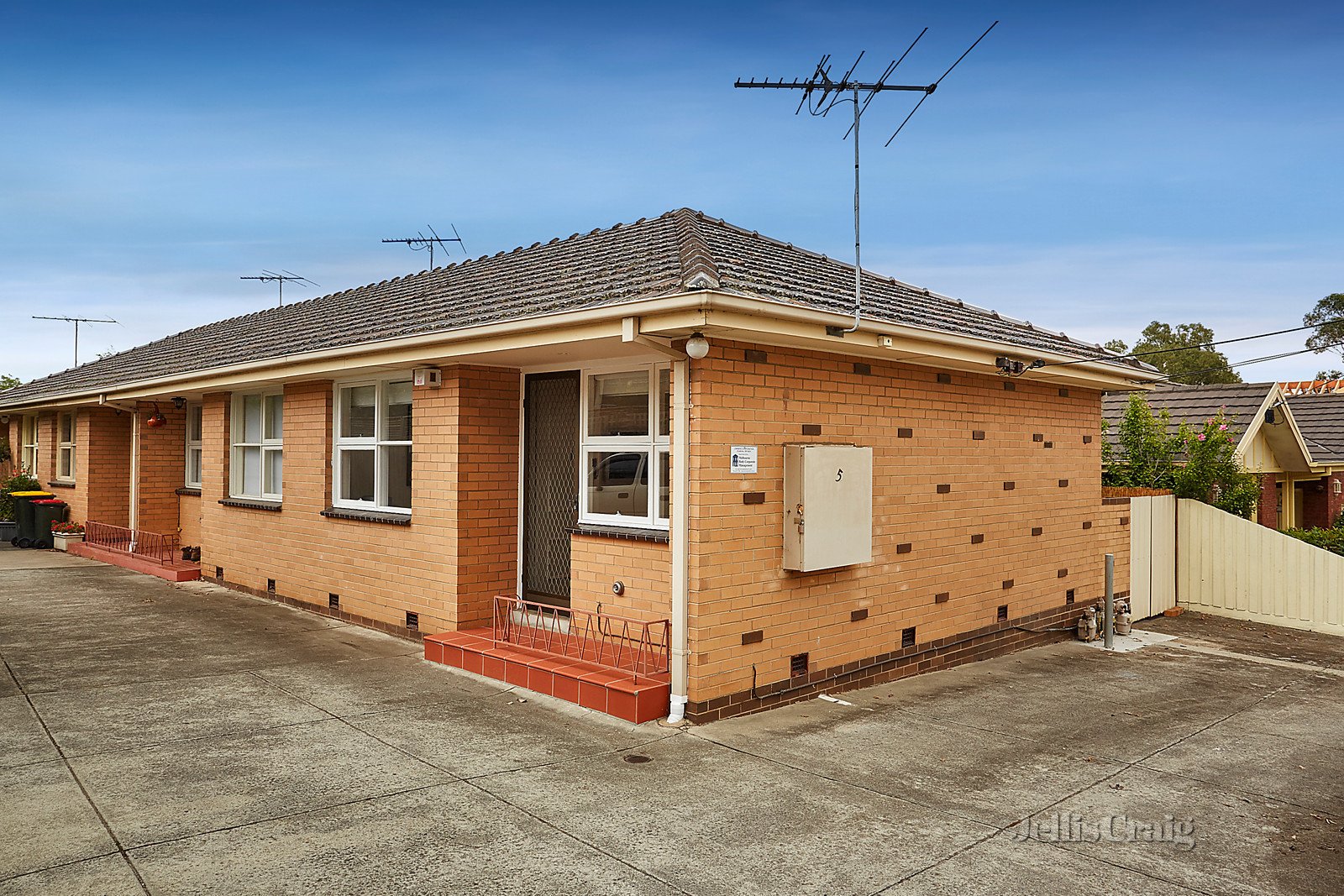 1/5 Thistle Street, Essendon image 1