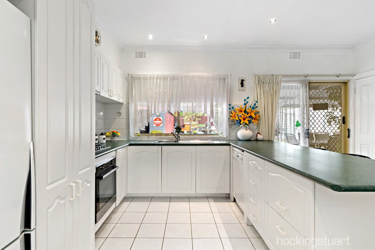 15 Toogoods Rise, Box Hill North image 4