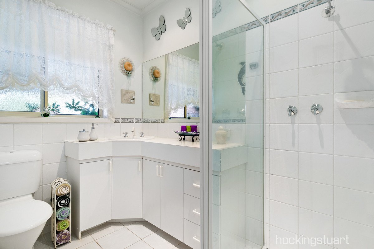 15 Toogoods Rise, Box Hill North image 6