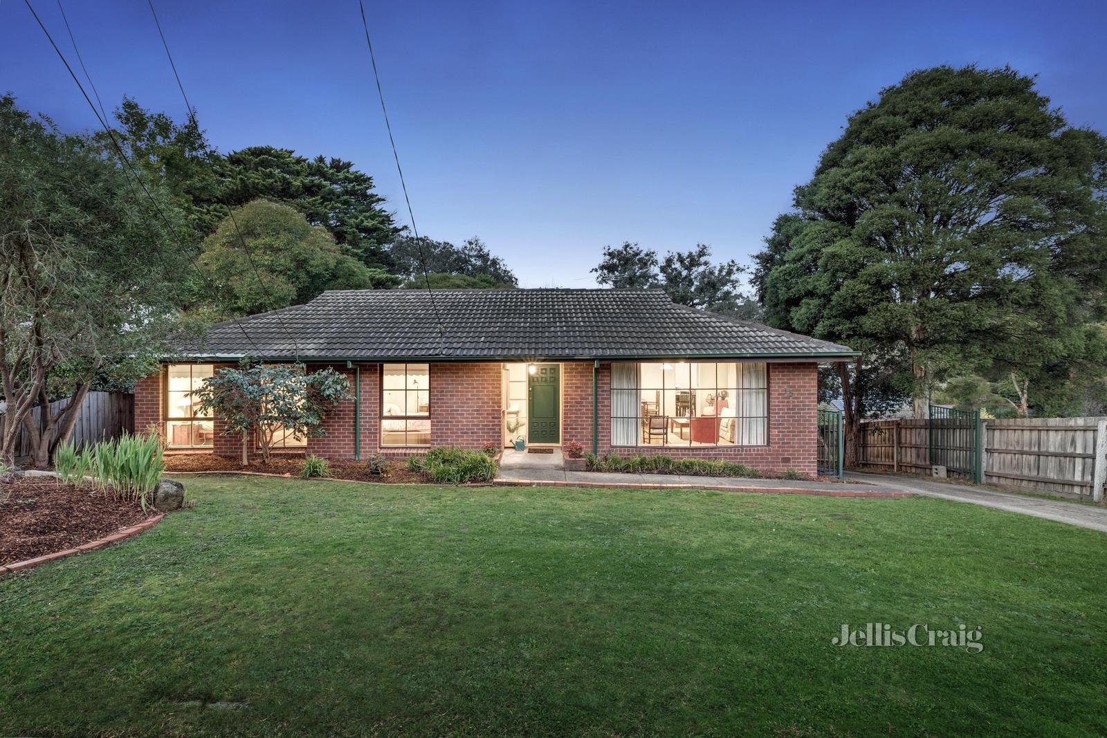 15 Tower Drive, Briar Hill image 12