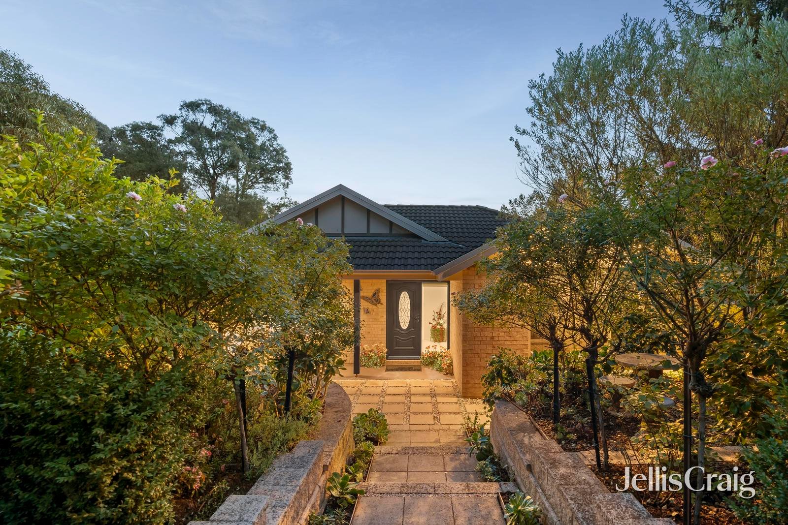 15 Trafalgar Crescent, Lilydale image 1