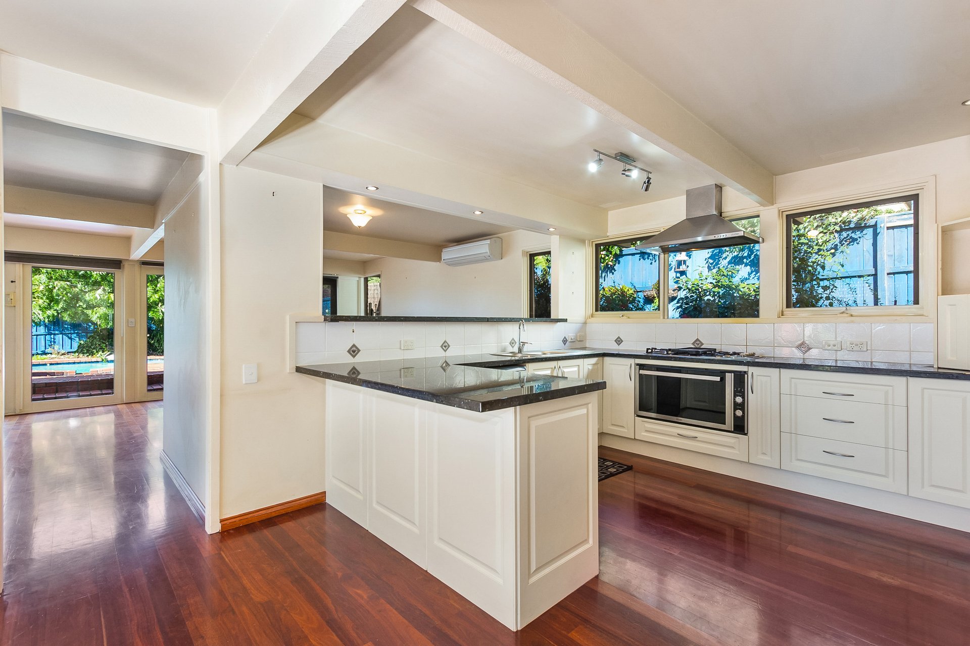 Property Gallery Thumbnail 3