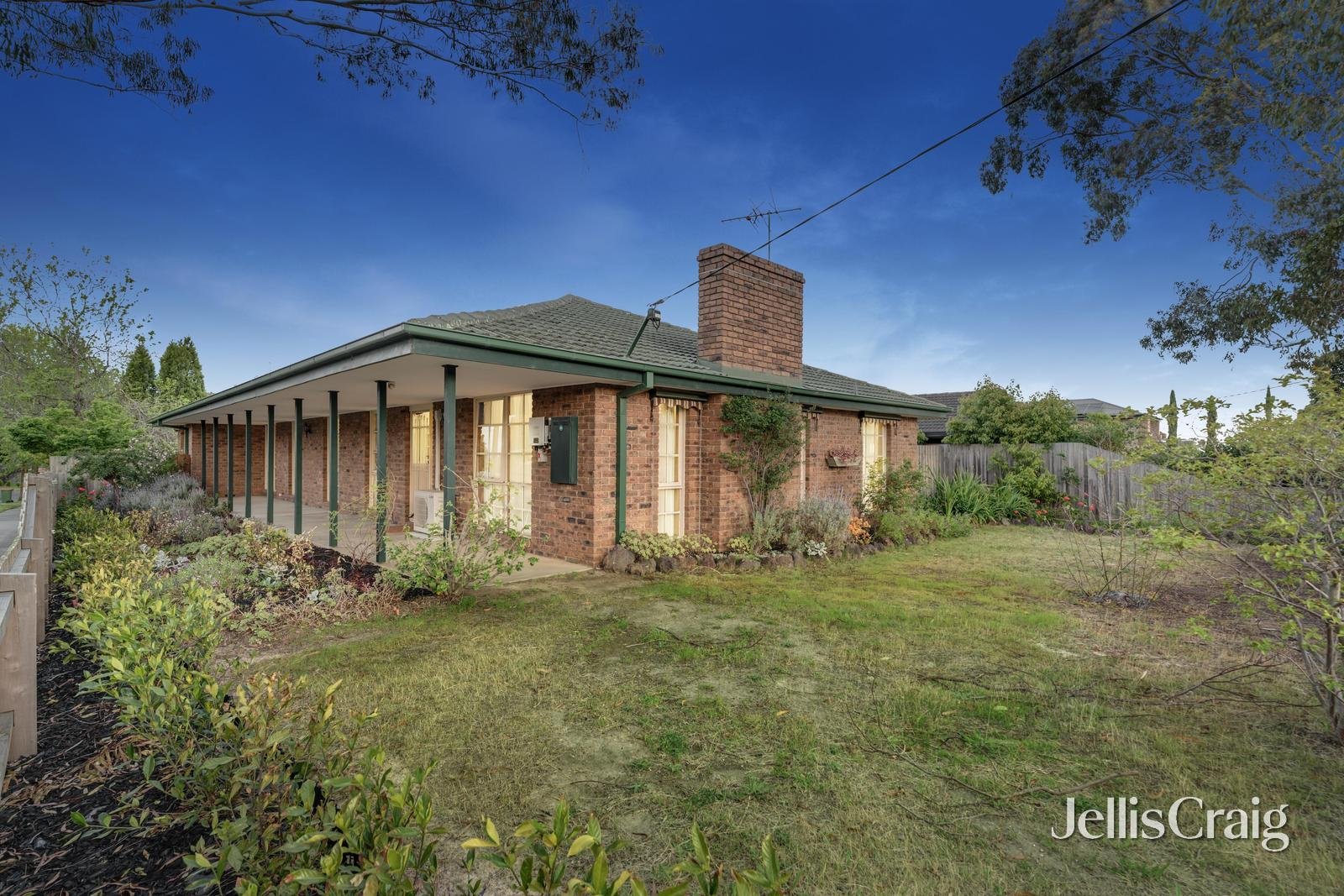 15 Vinen Road, Scoresby image 2