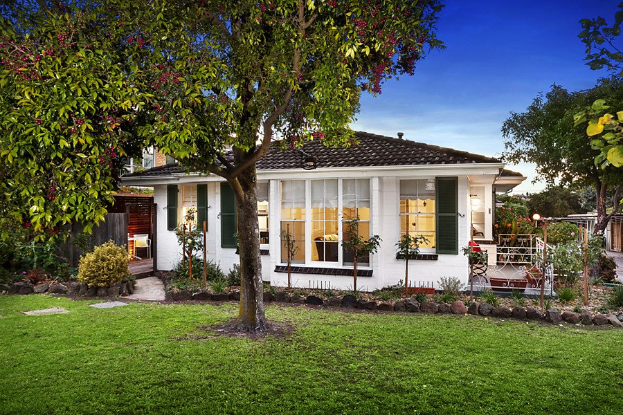 1/5 Violet Street, ESSENDON VIC 3040