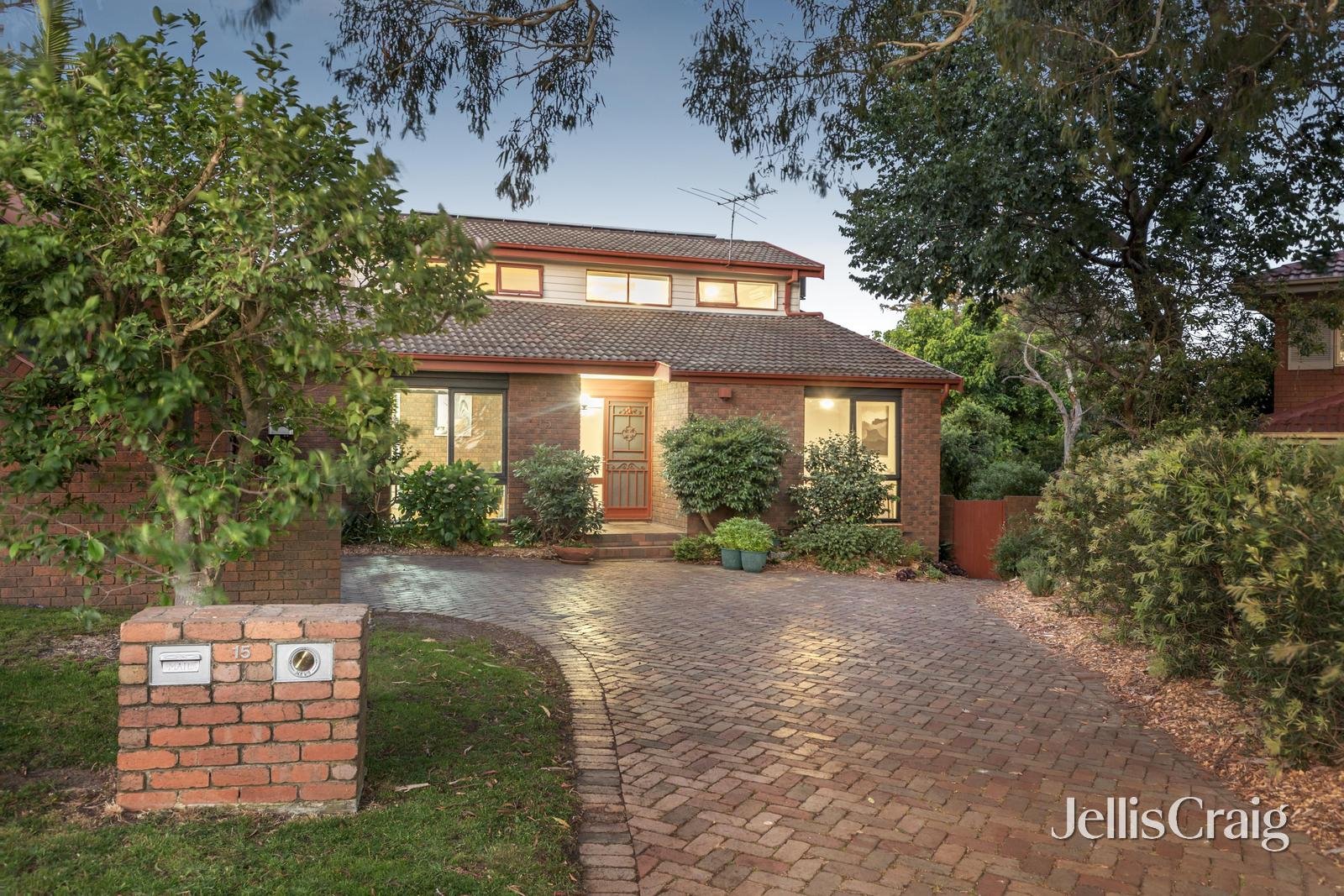 15 Westmere Place, Viewbank image 1