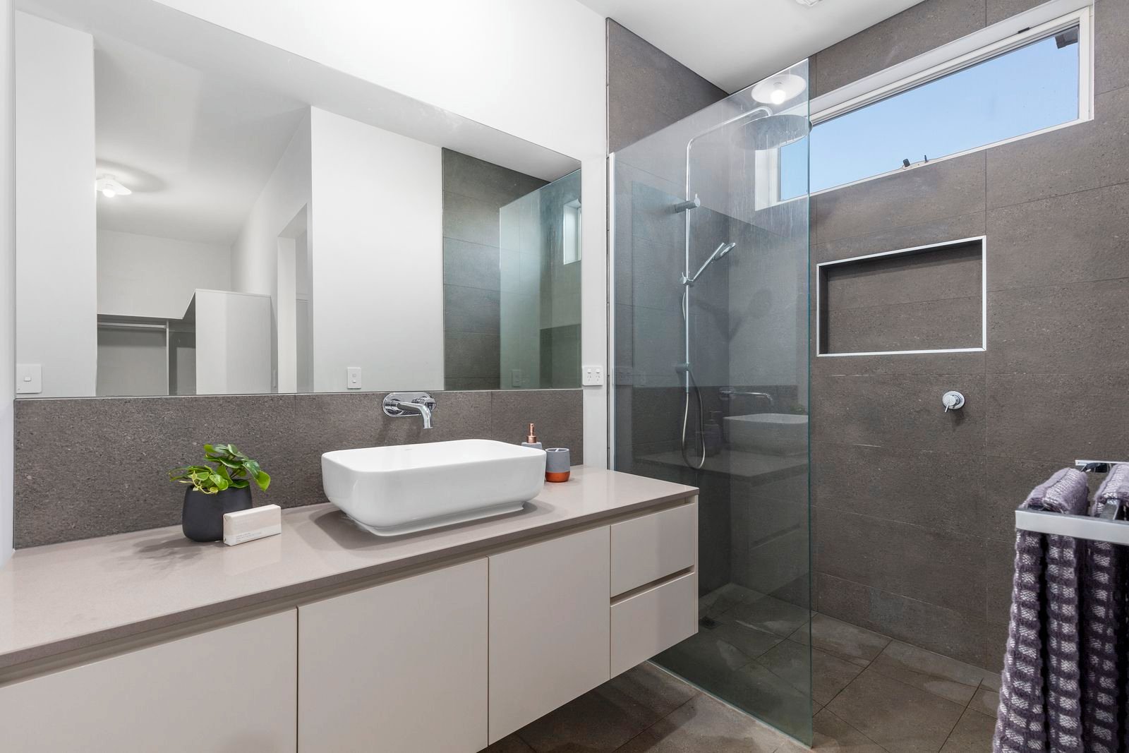 Property Gallery Thumbnail 8