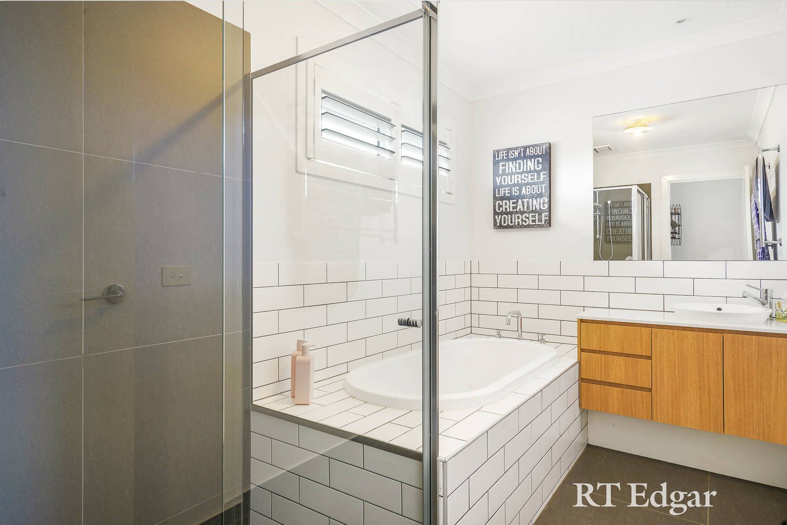 Property Gallery Thumbnail 15