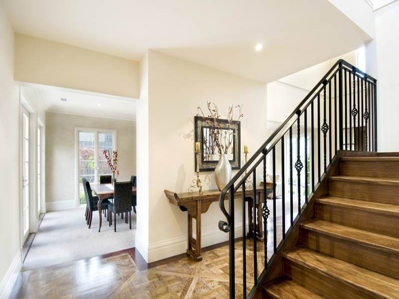 15 Windsor Crescent, Surrey Hills image 4