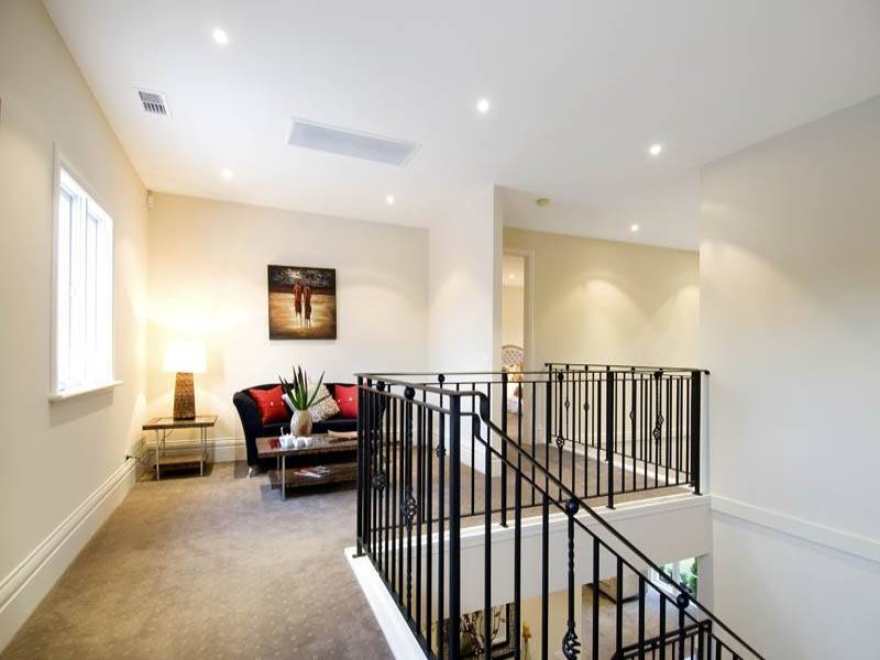 15 Windsor Crescent, Surrey Hills image 7