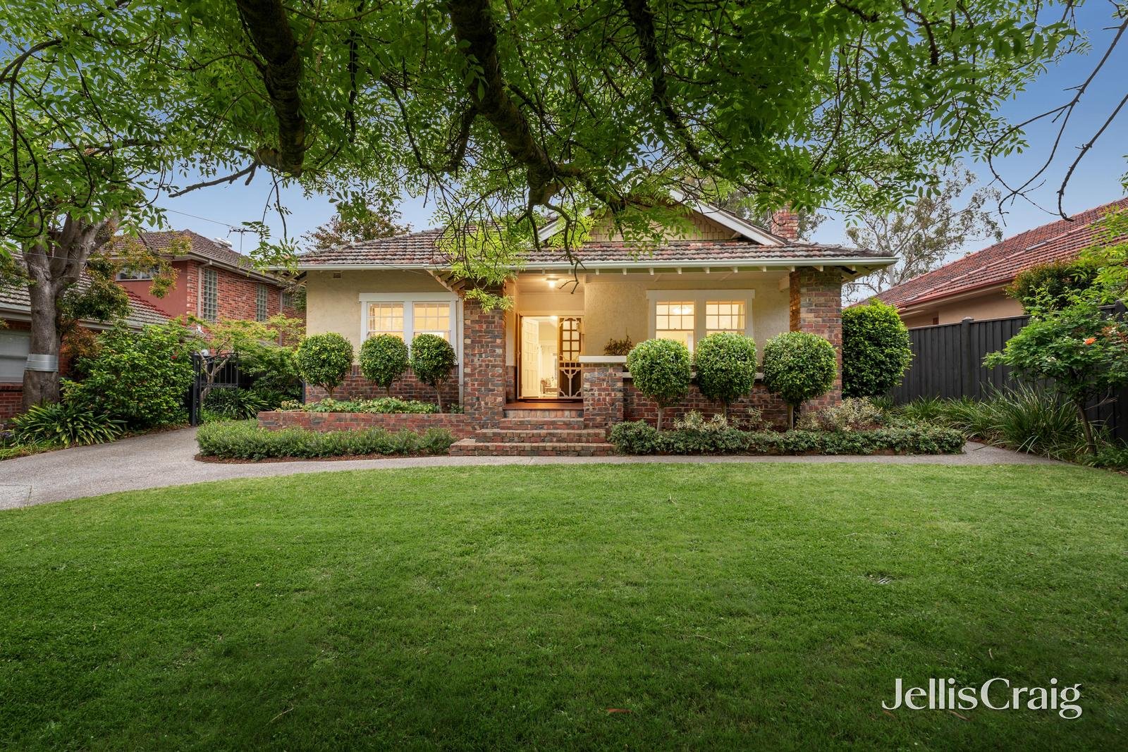 15 Wolseley Crescent, Blackburn image 1