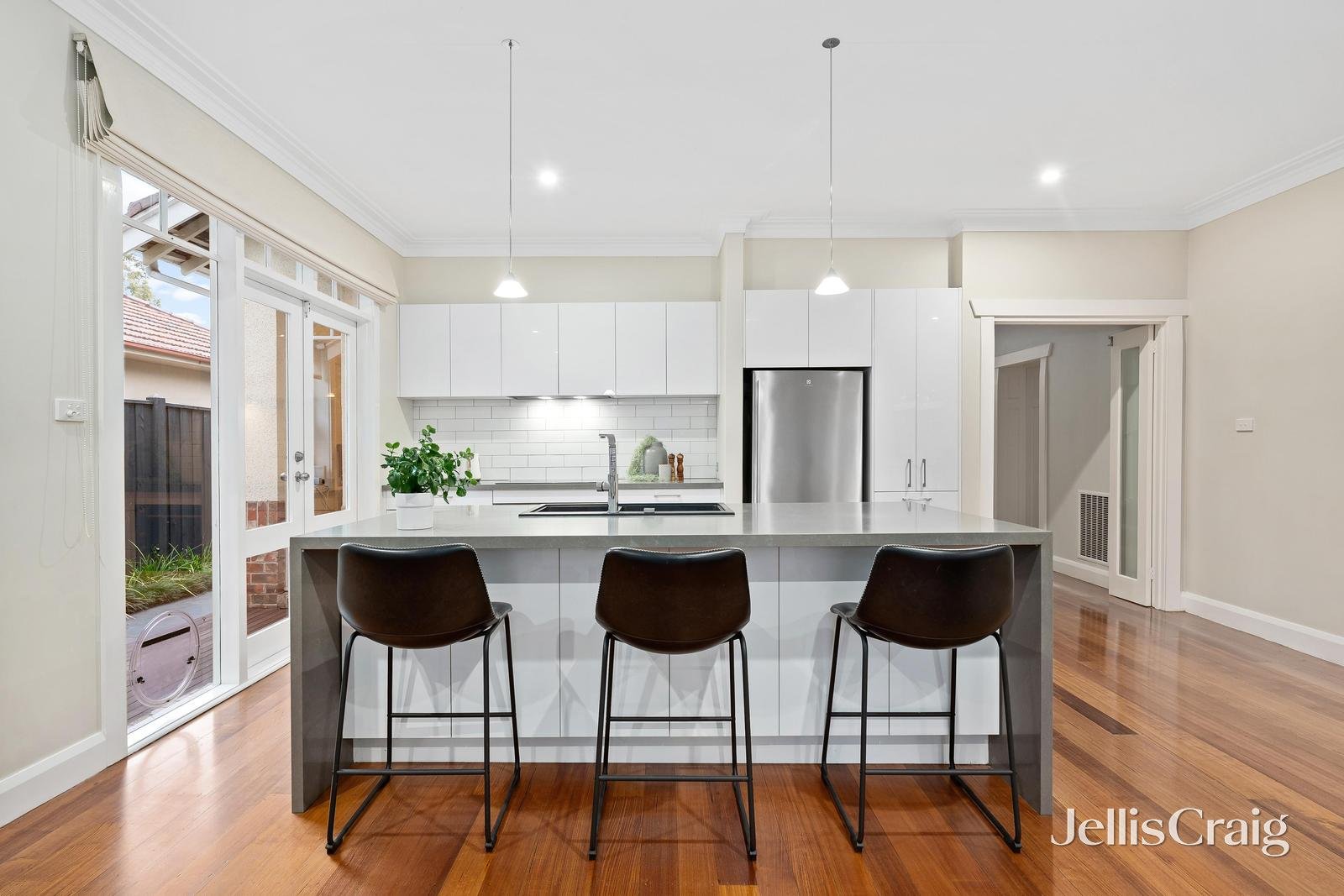 15 Wolseley Crescent, Blackburn image 2