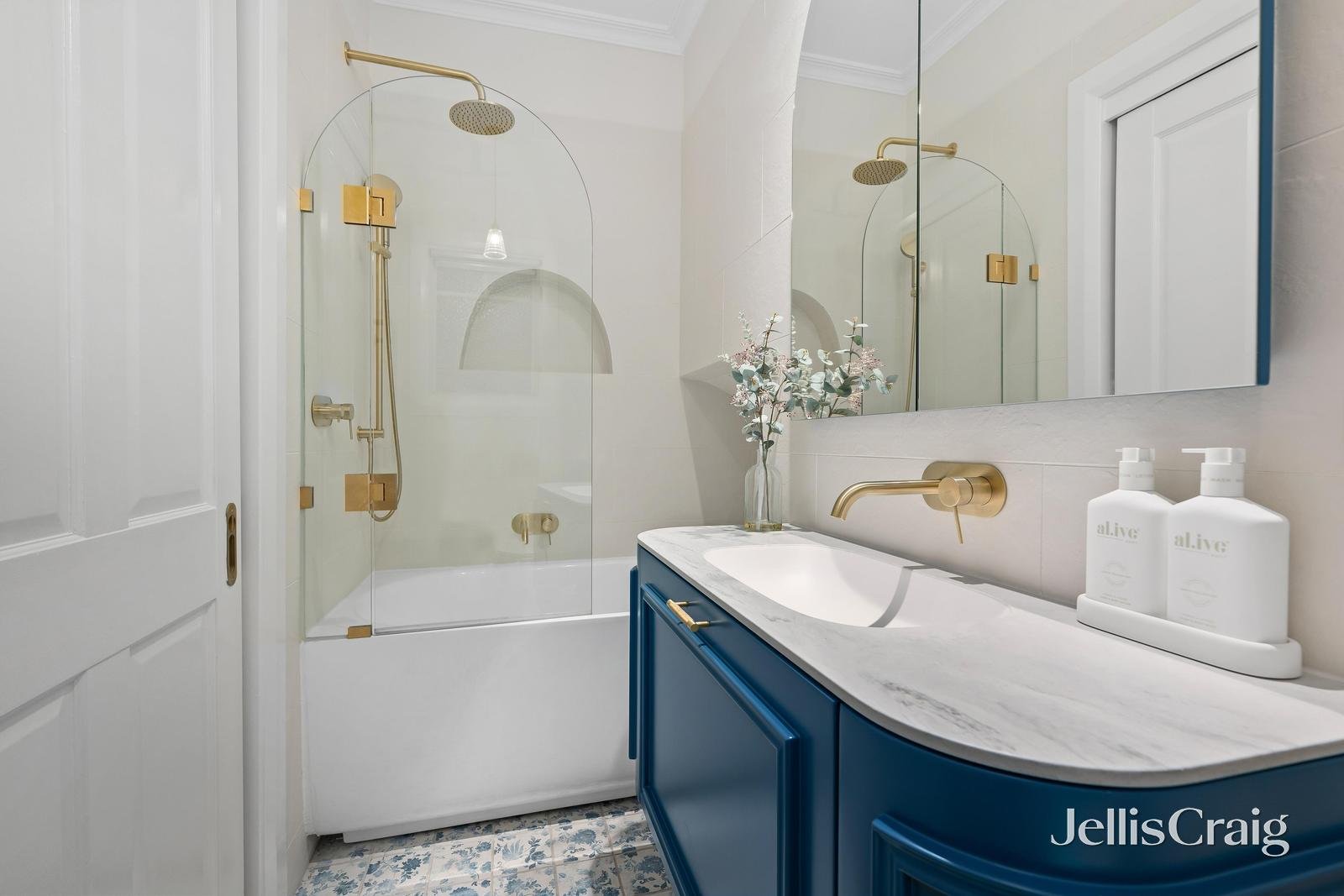 15 Wolseley Crescent, Blackburn image 10