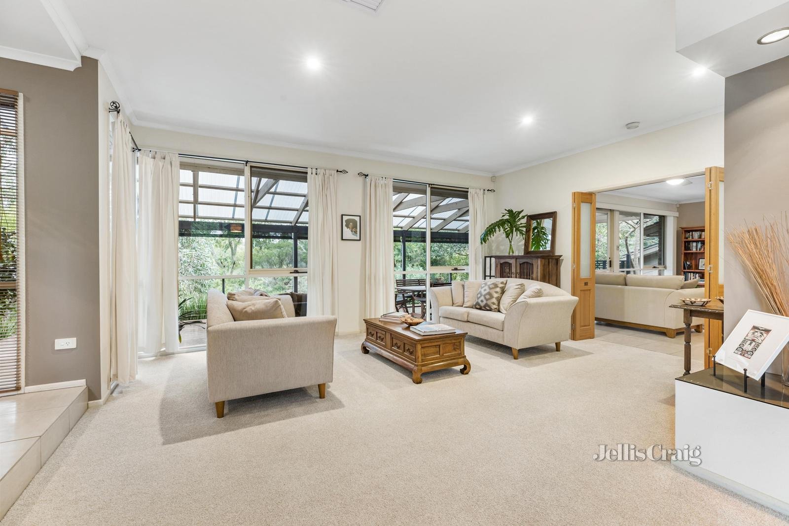 15 Woodhill Close, Research image 4