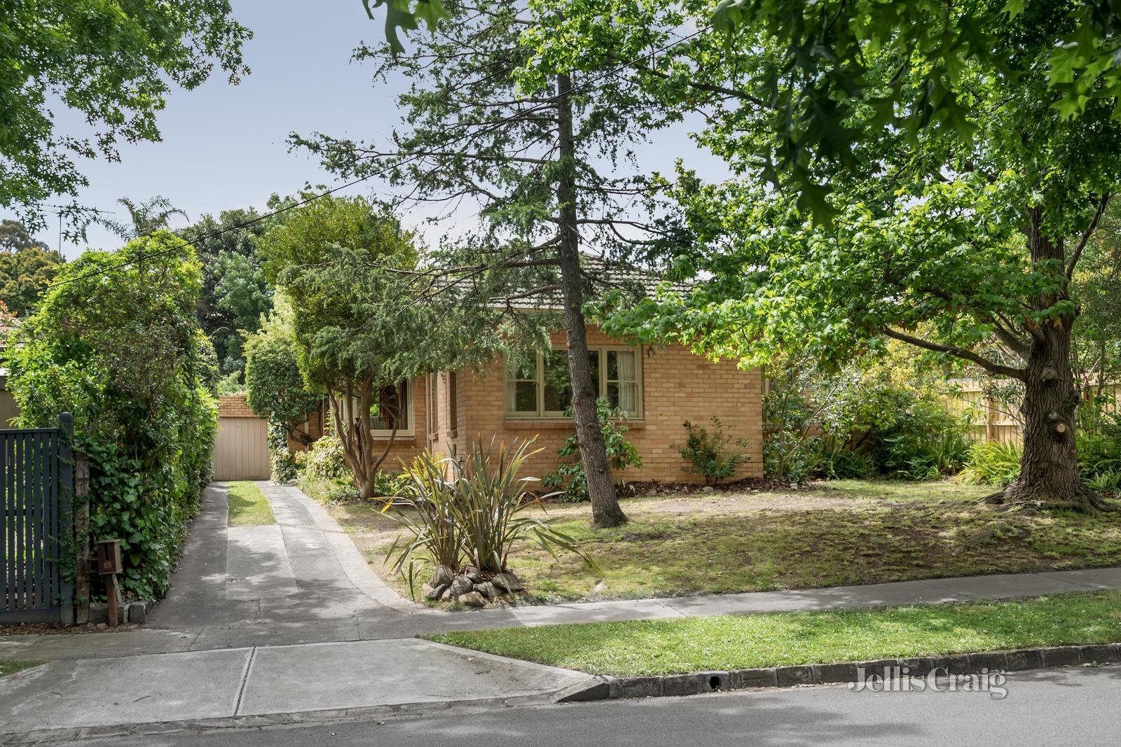 15 Woodlands Avenue, Camberwell image 12