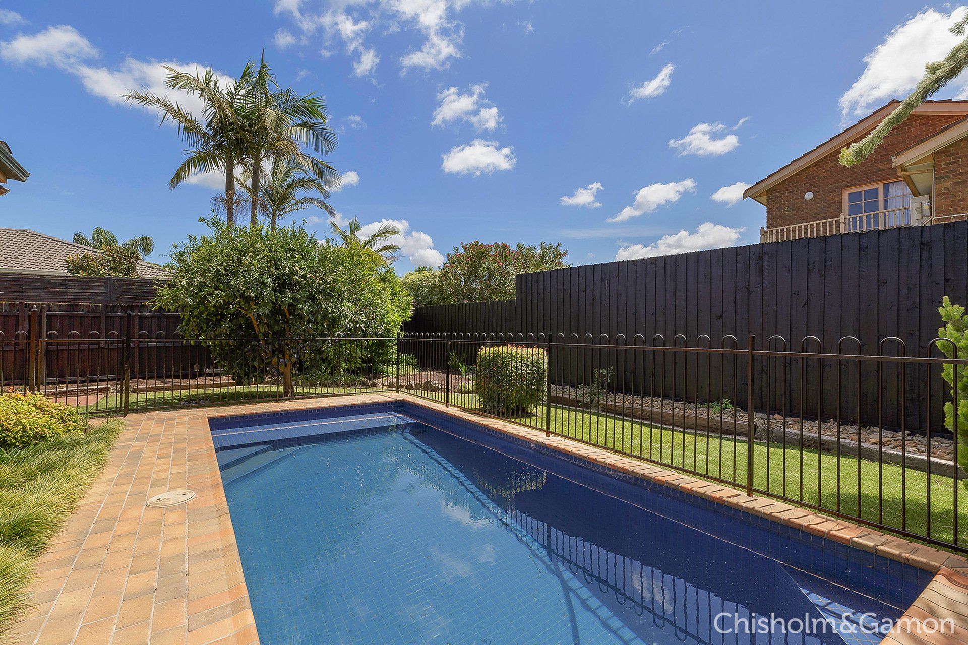 15 Wyndarra Crescent, Dingley Village image 2