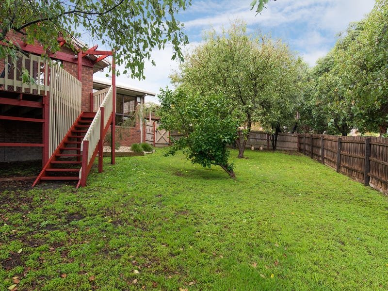 15 Wyuna Walk, Mooroolbark image 15