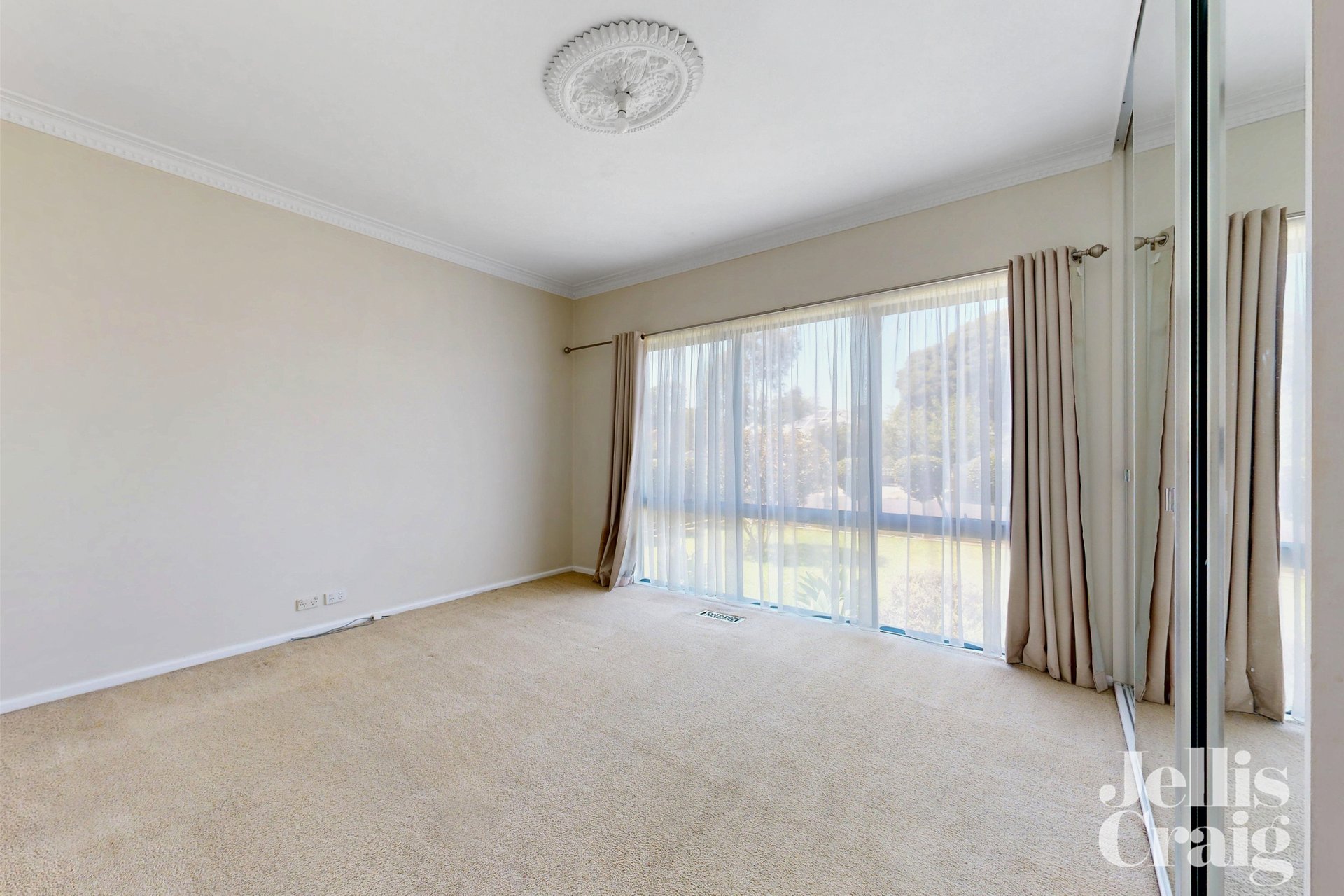 15 Yorkshire Street, Pascoe Vale image 9