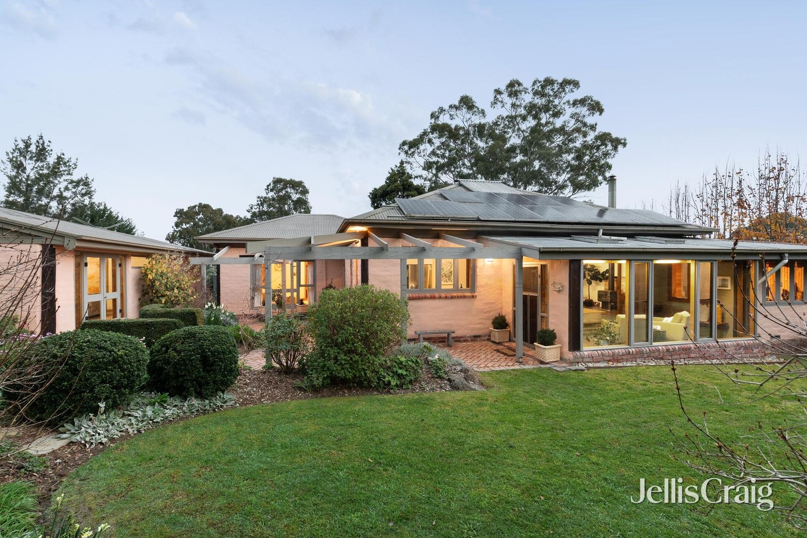 150 Cherry Tree Road, Hurstbridge image 1