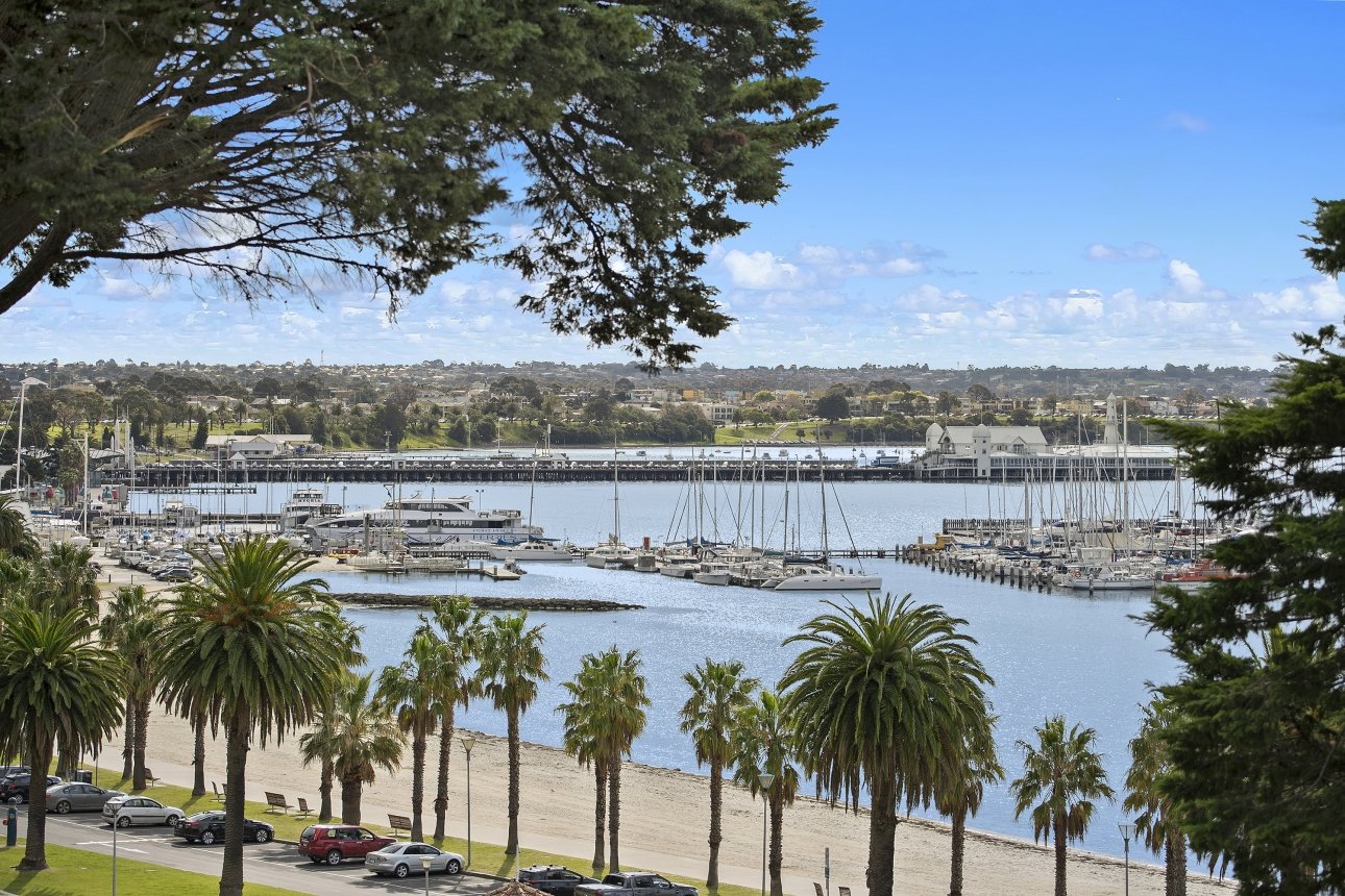 1/50 Eastern Beach Road, Geelong image 2