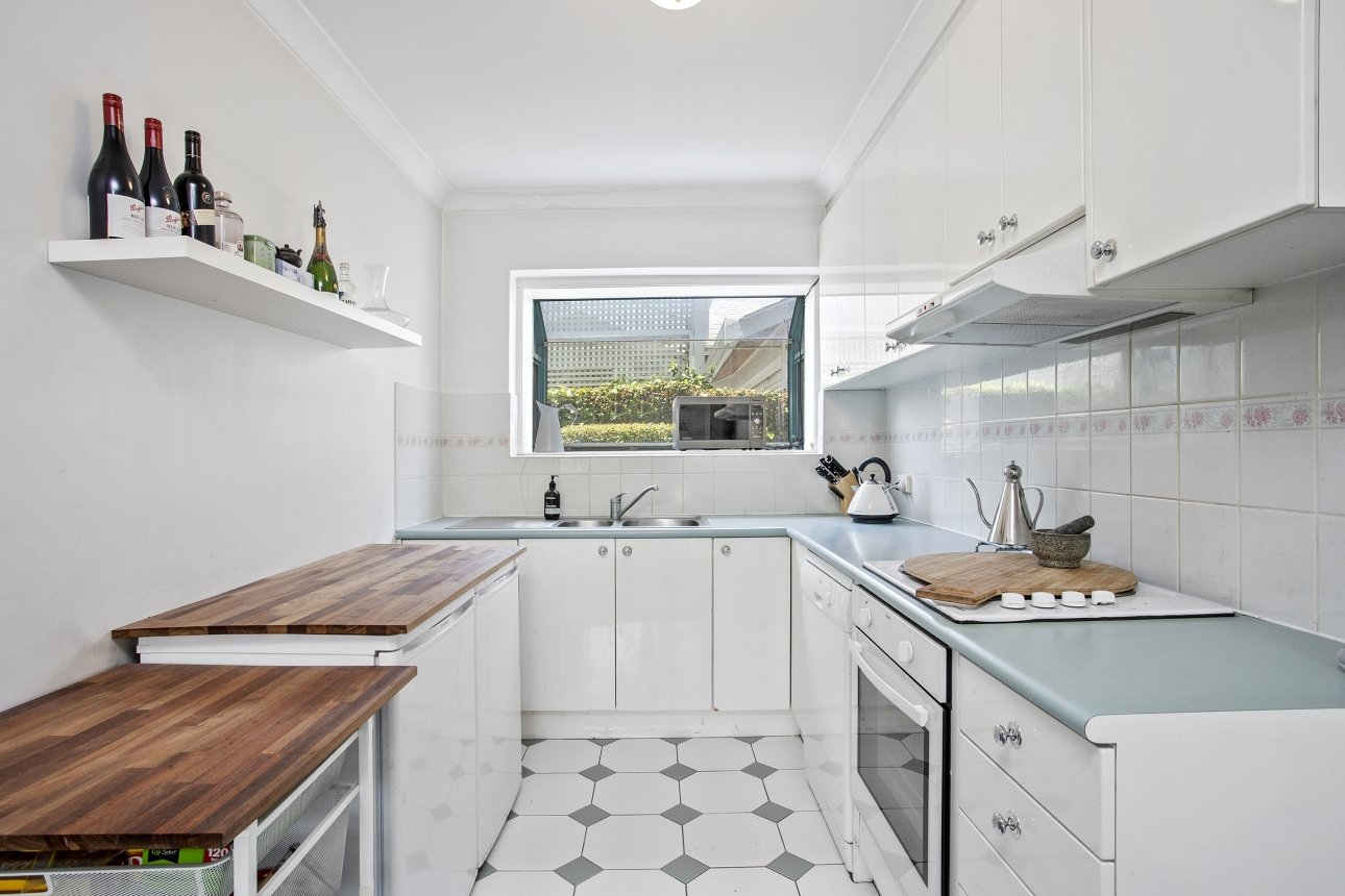 1/50 Eastern Beach Road, Geelong image 5