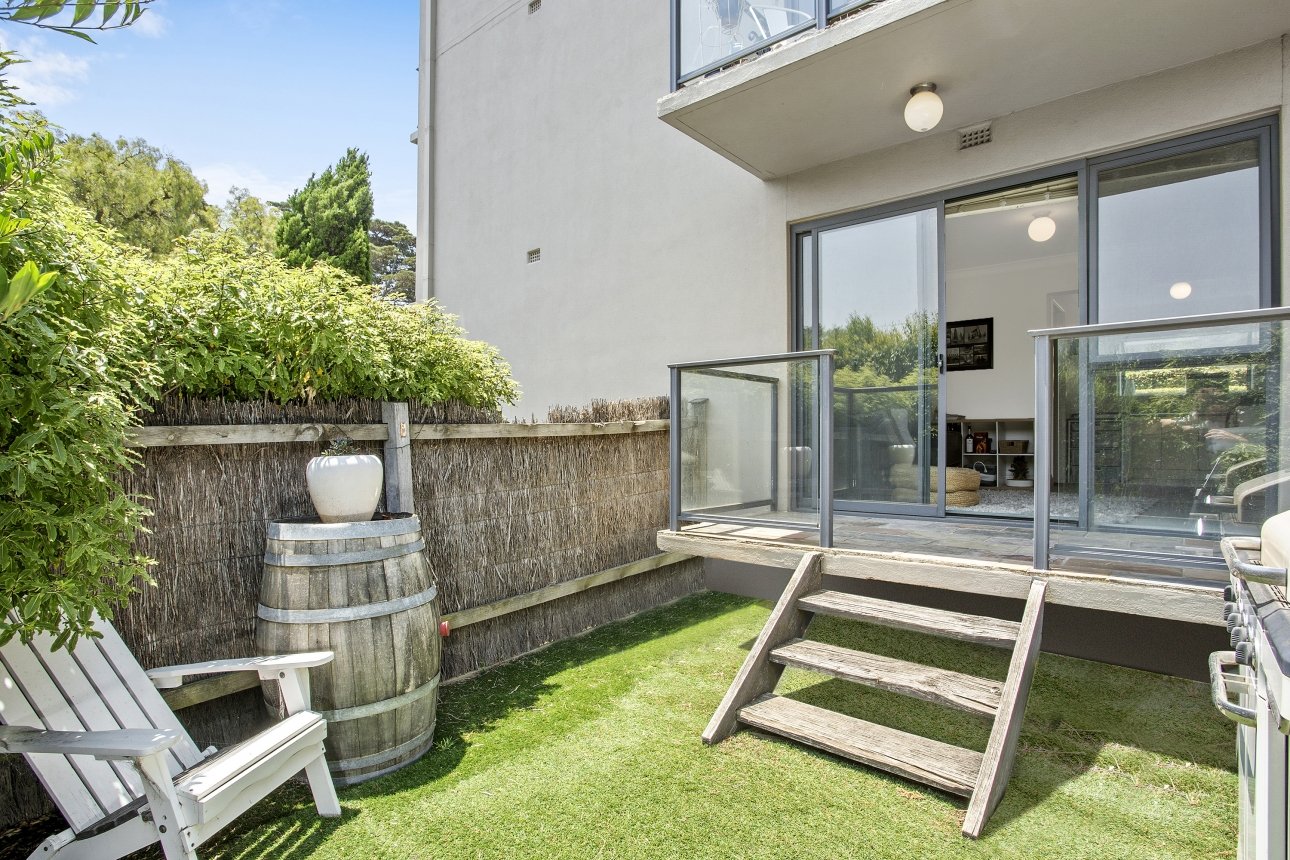 1/50 Eastern Beach Road, Geelong image 8