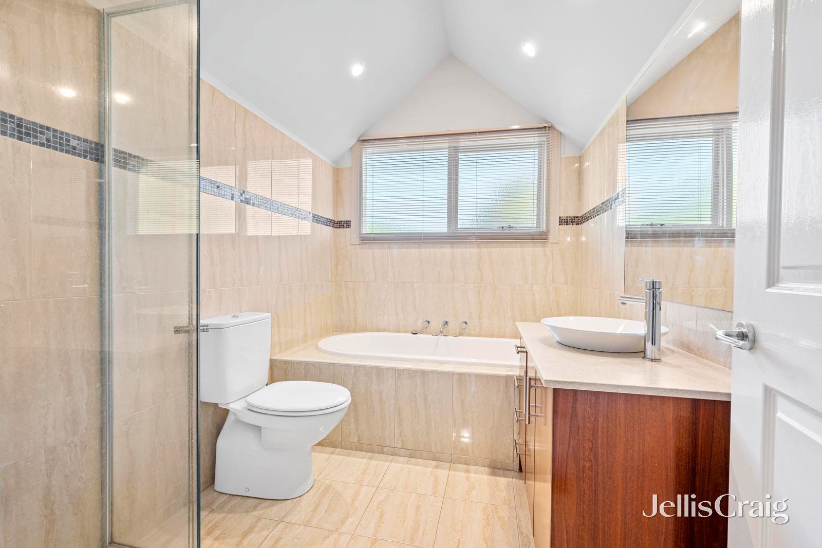 1/50 Monash Street, Box Hill South image 6