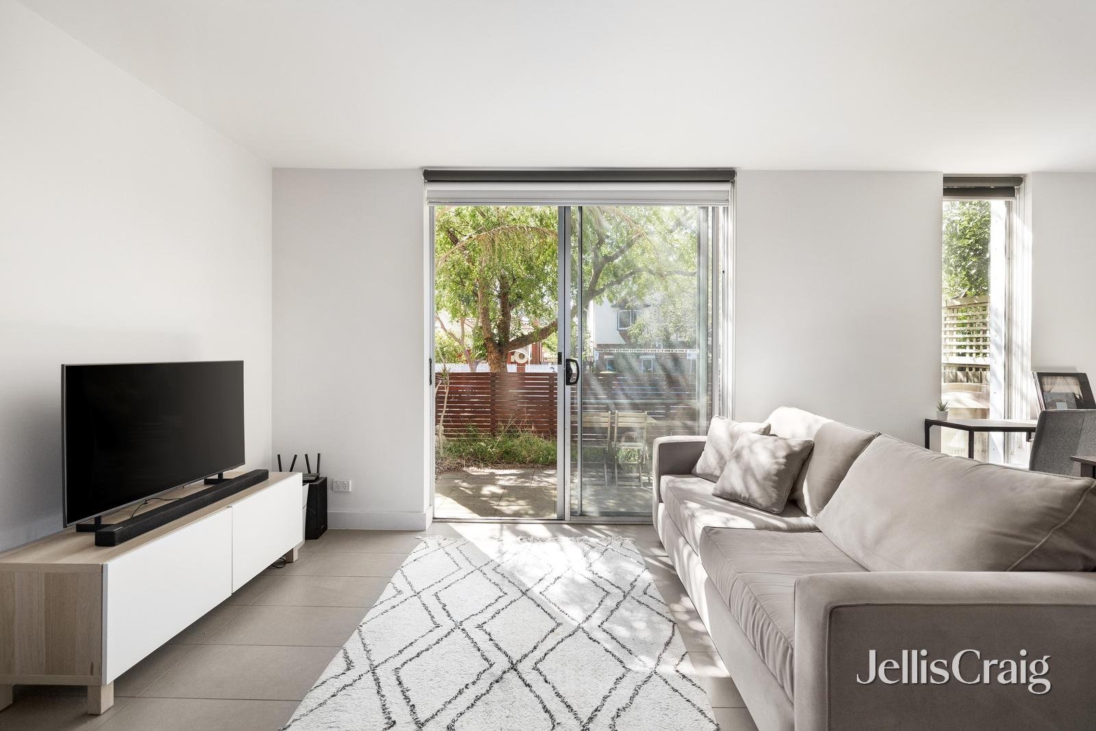 1/50 Ormond Road, Elwood image 2