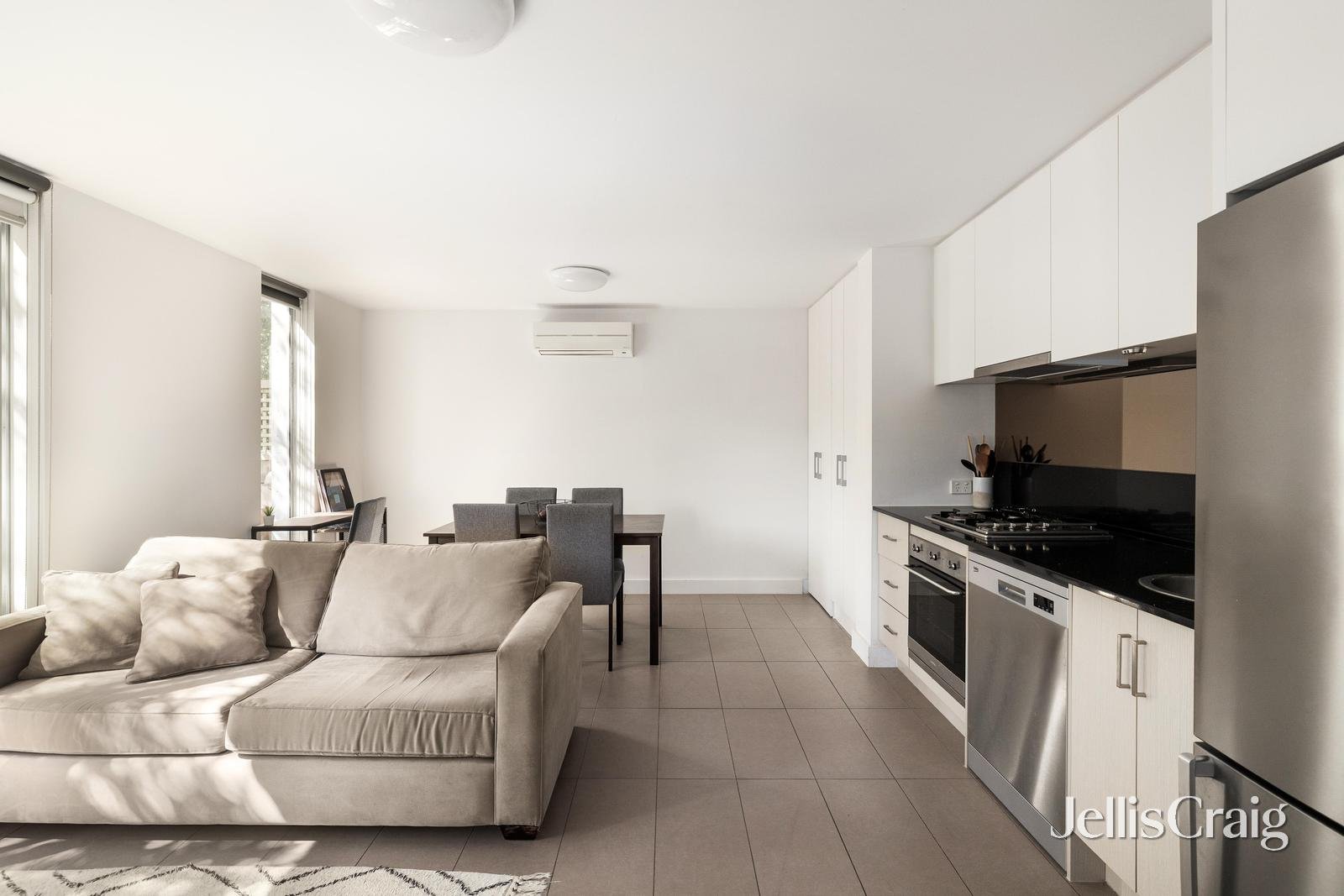 1/50 Ormond Road, Elwood image 3