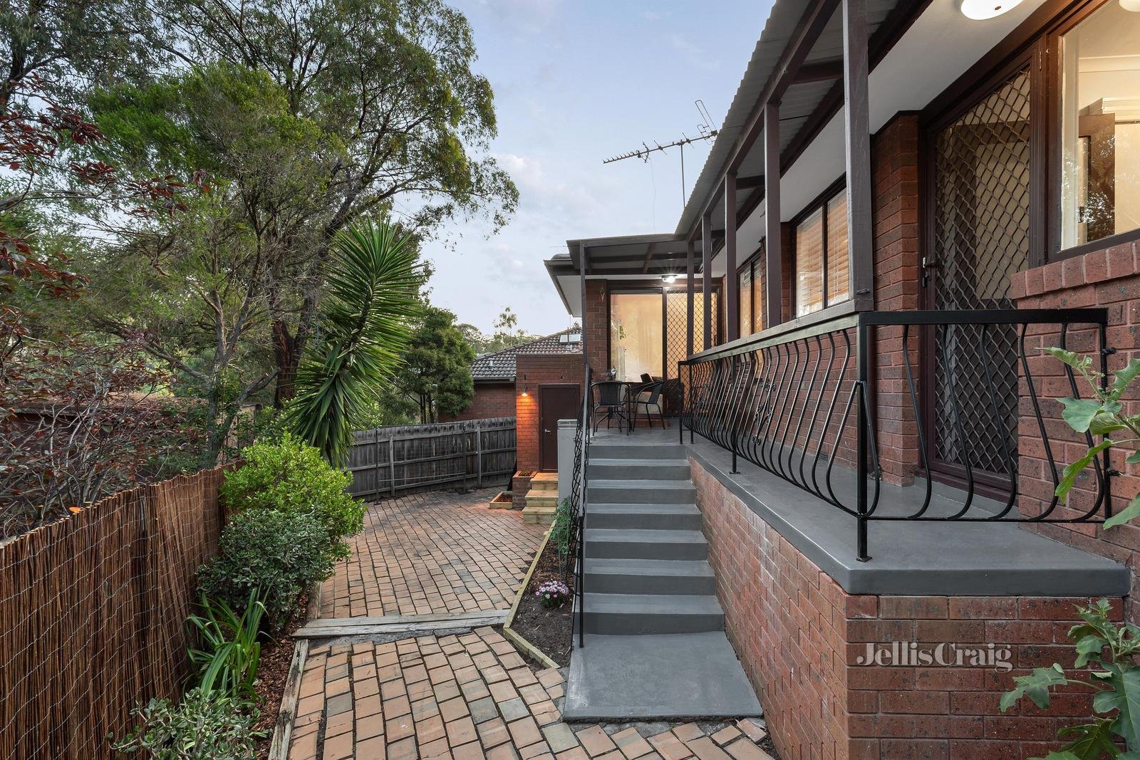 1/50 Scotland Avenue, Greensborough image 14