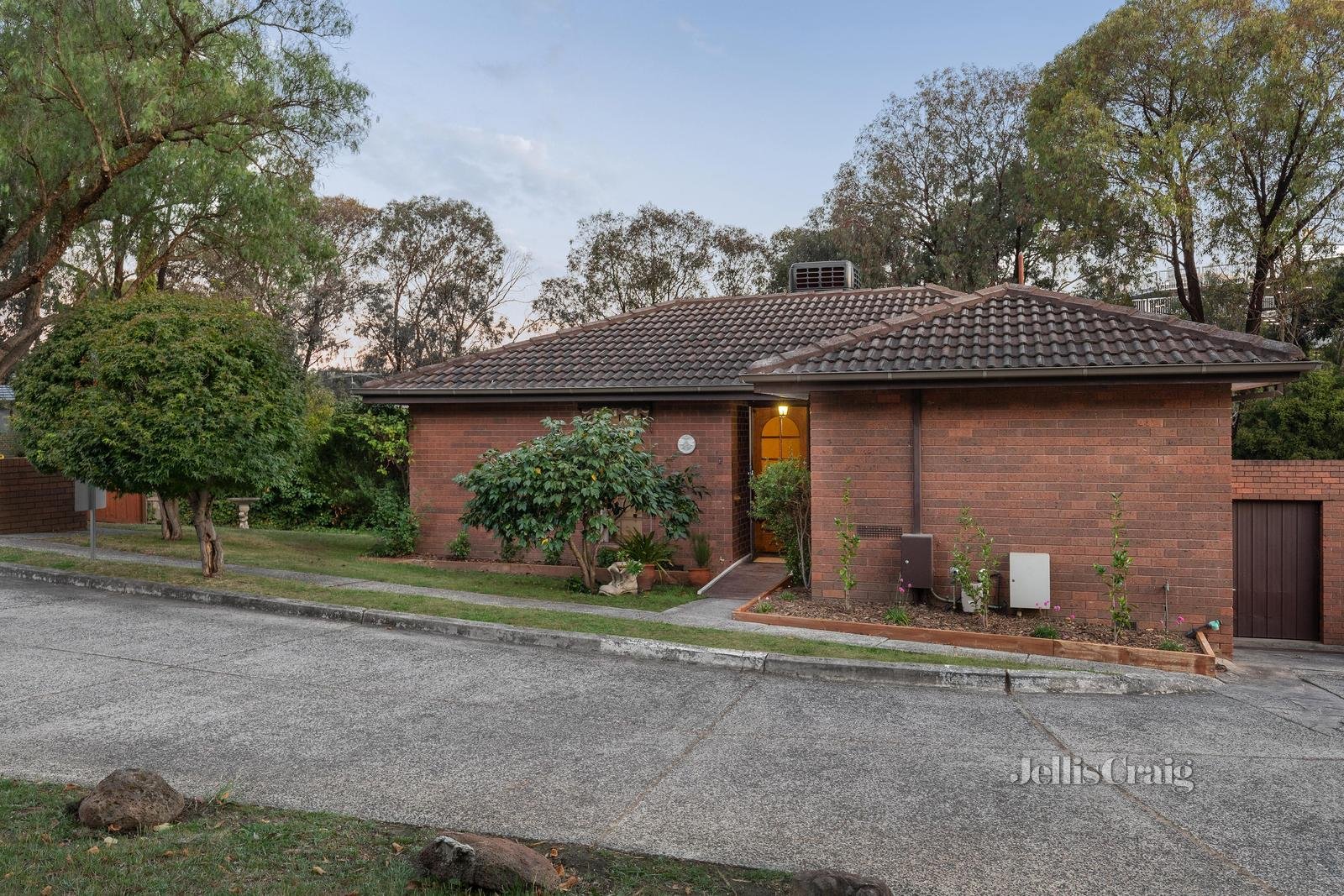 1/50 Scotland Avenue, Greensborough image 15