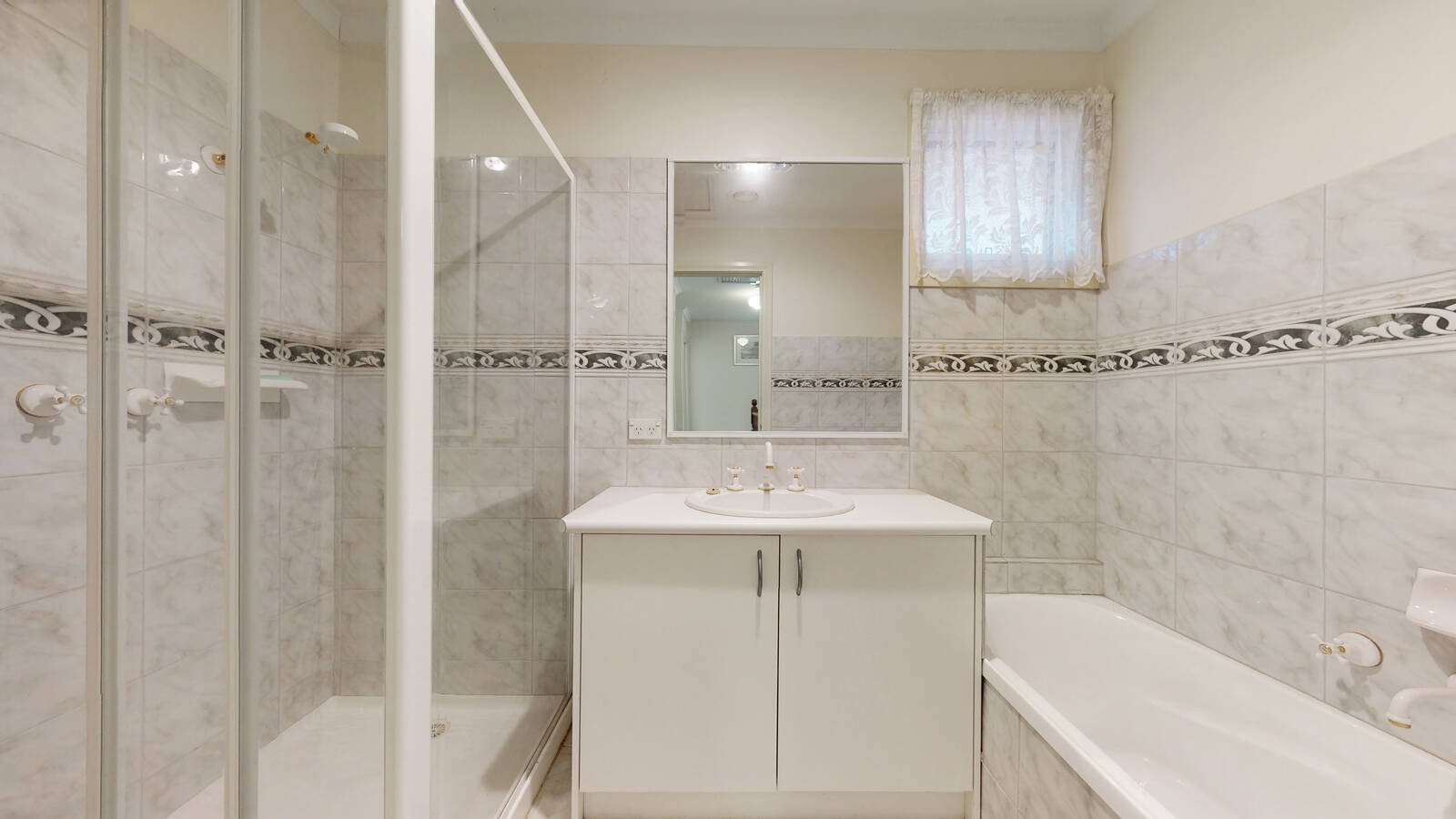 Property Gallery Thumbnail 7