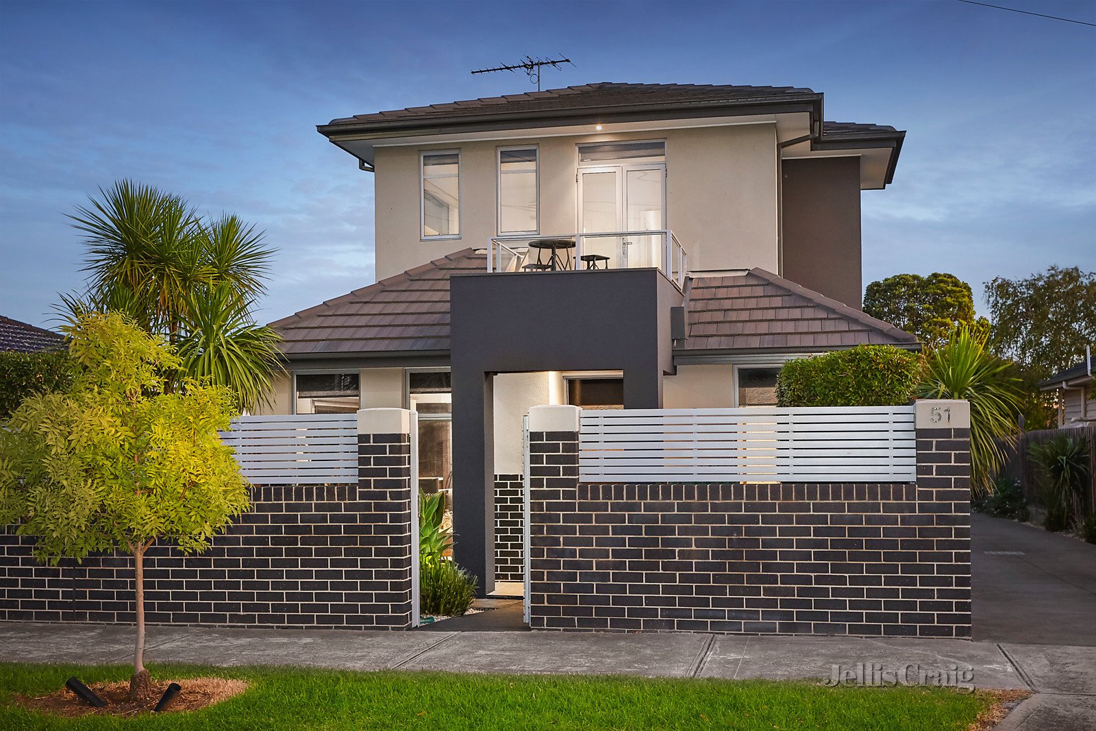 1/51 Roland Avenue, Strathmore image 1