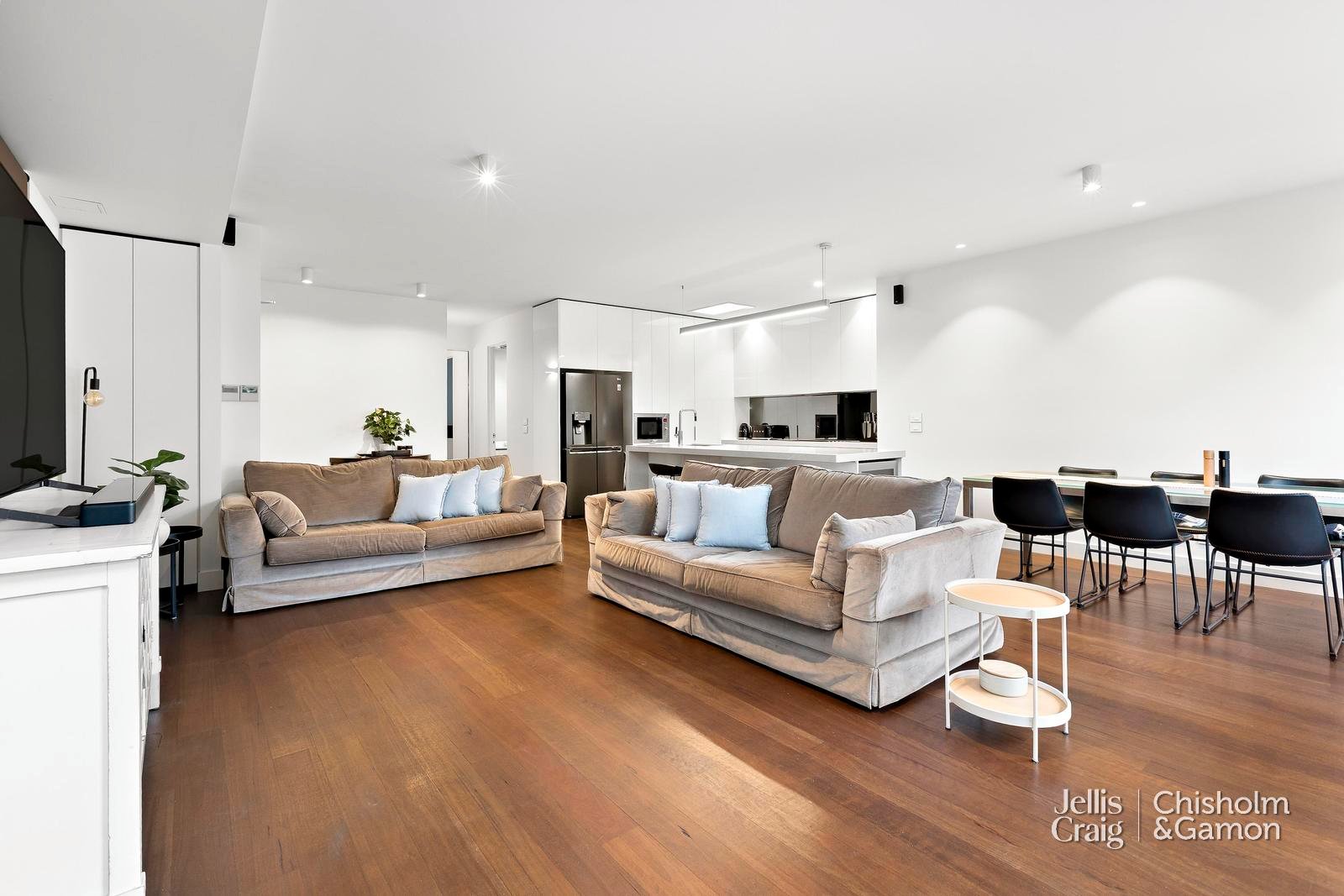 1/51 Spray Street, Elwood image 3