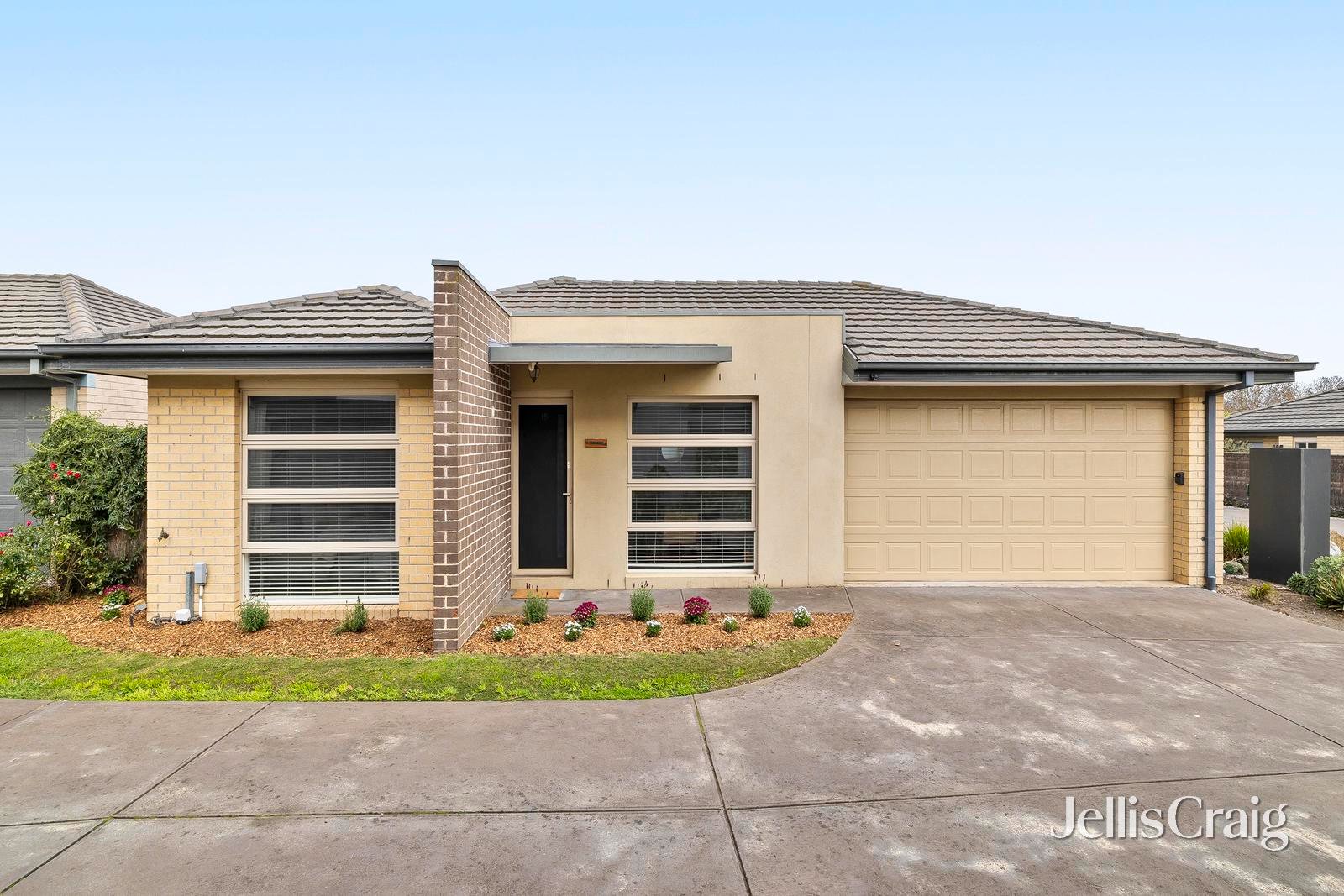 15/110 Bungower Road, Mornington image 1