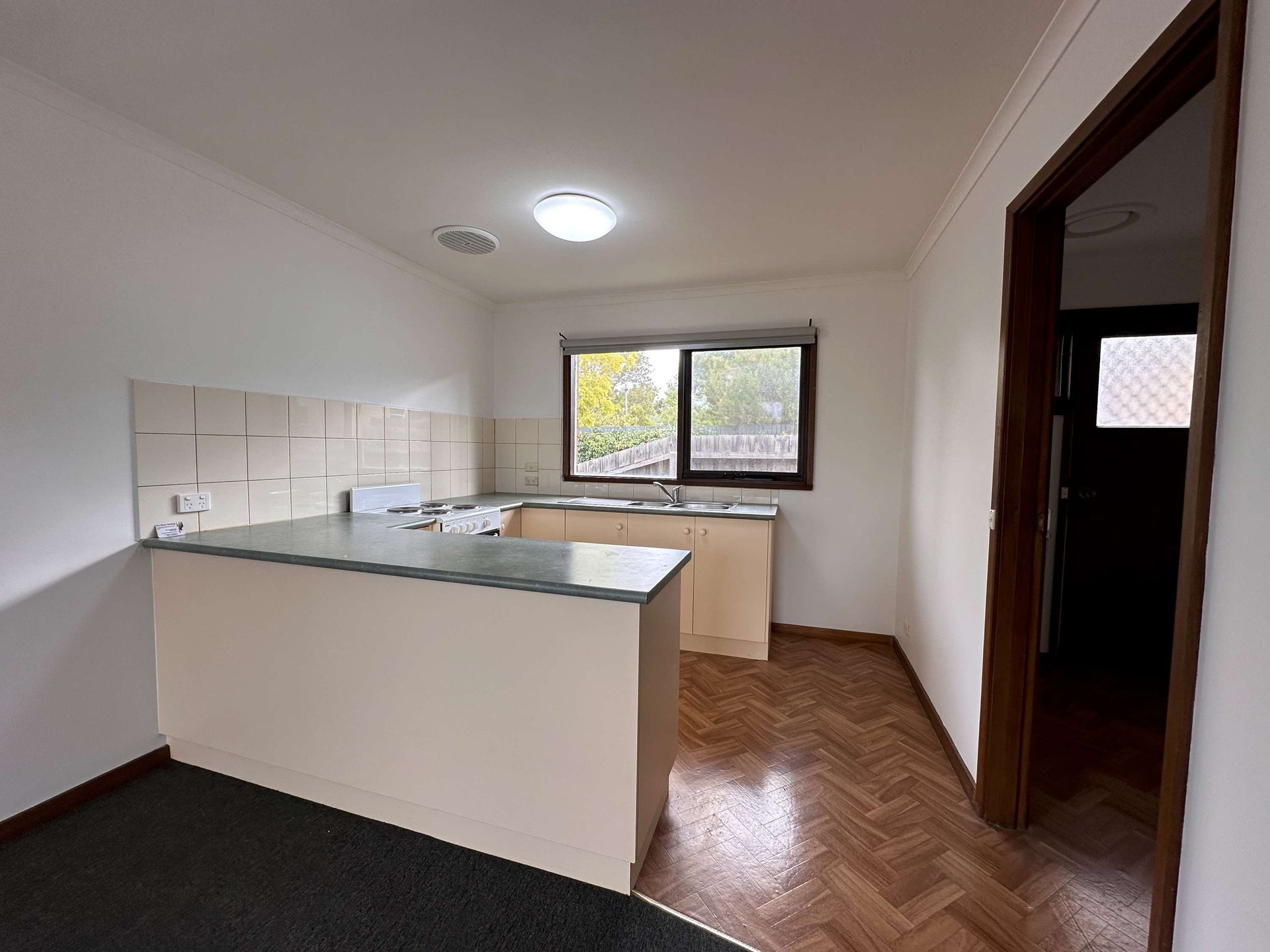 1/52 Calder Street, Manifold Heights image 3