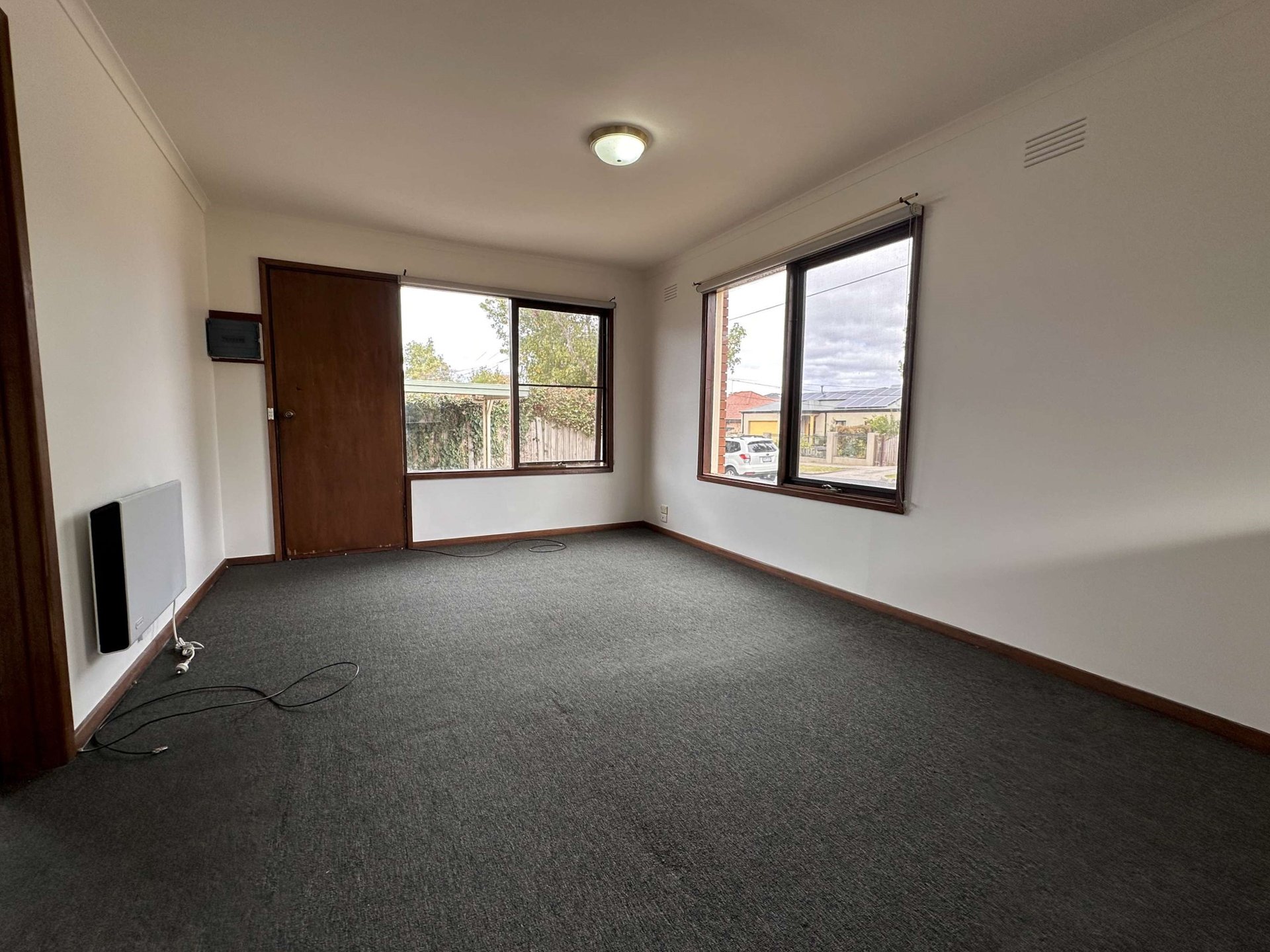 1/52 Calder Street, Manifold Heights image 4