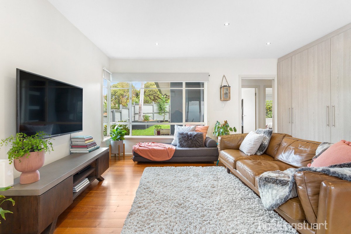1/52 Eram Road, Box Hill North image 2